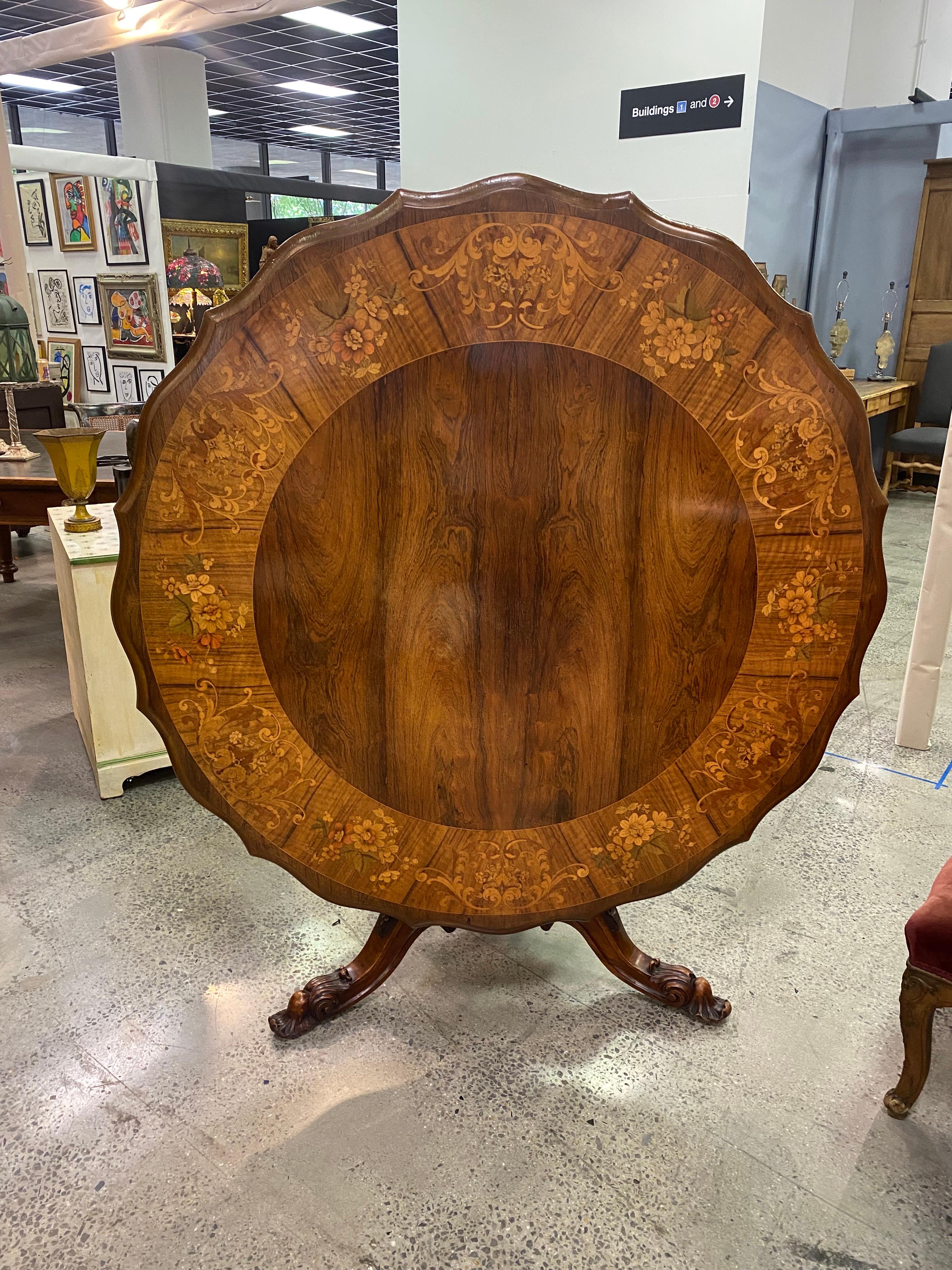 Important 19th Century Signed Irish Rosewood Center Table with Marquetry Inlay In Good Condition For Sale In Charleston, SC