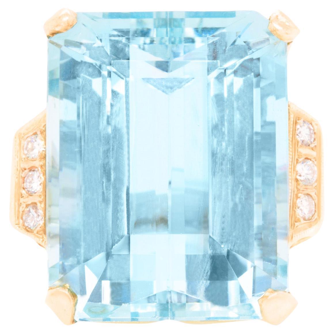 Important 40 Carat Aquamarine Ring With Side Diamonds 14K Gold For Sale