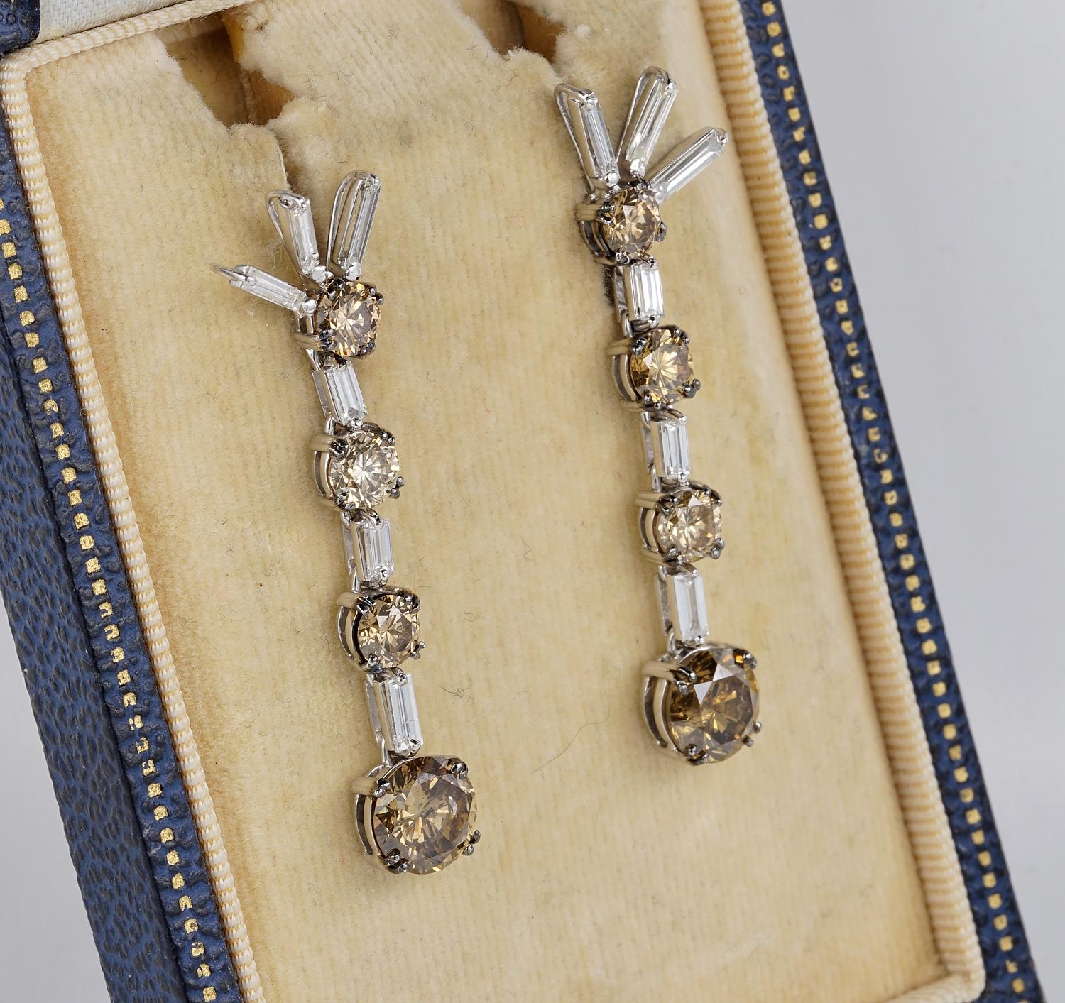 Important 5.80 Carat Fancy Orange Brown Diamond Vintage Drop Earrings In Good Condition For Sale In Napoli, IT
