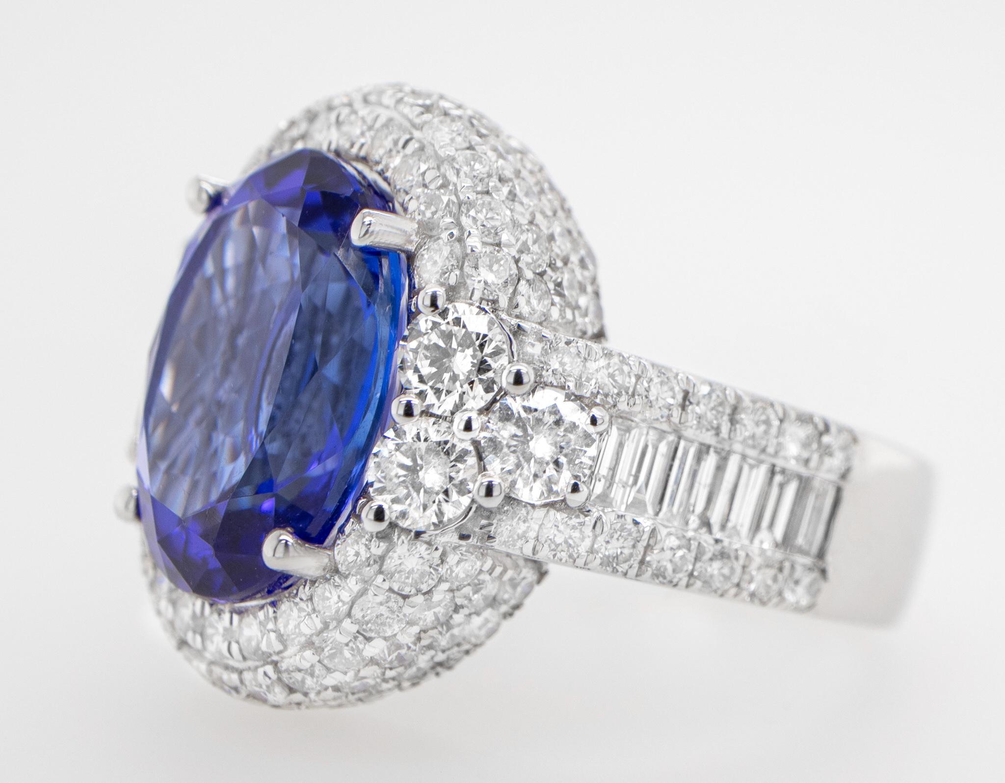 Important 6.66 Carat Tanzanite Ring Diamond Setting 2.70 Carats 18K Gold In Excellent Condition For Sale In Laguna Niguel, CA