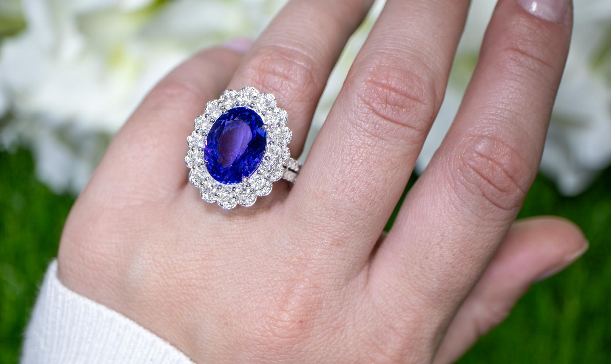 Important 8 Carat Tanzanite Ring Large Diamond Halo 2.12 Carats 18K Gold In Excellent Condition For Sale In Laguna Niguel, CA
