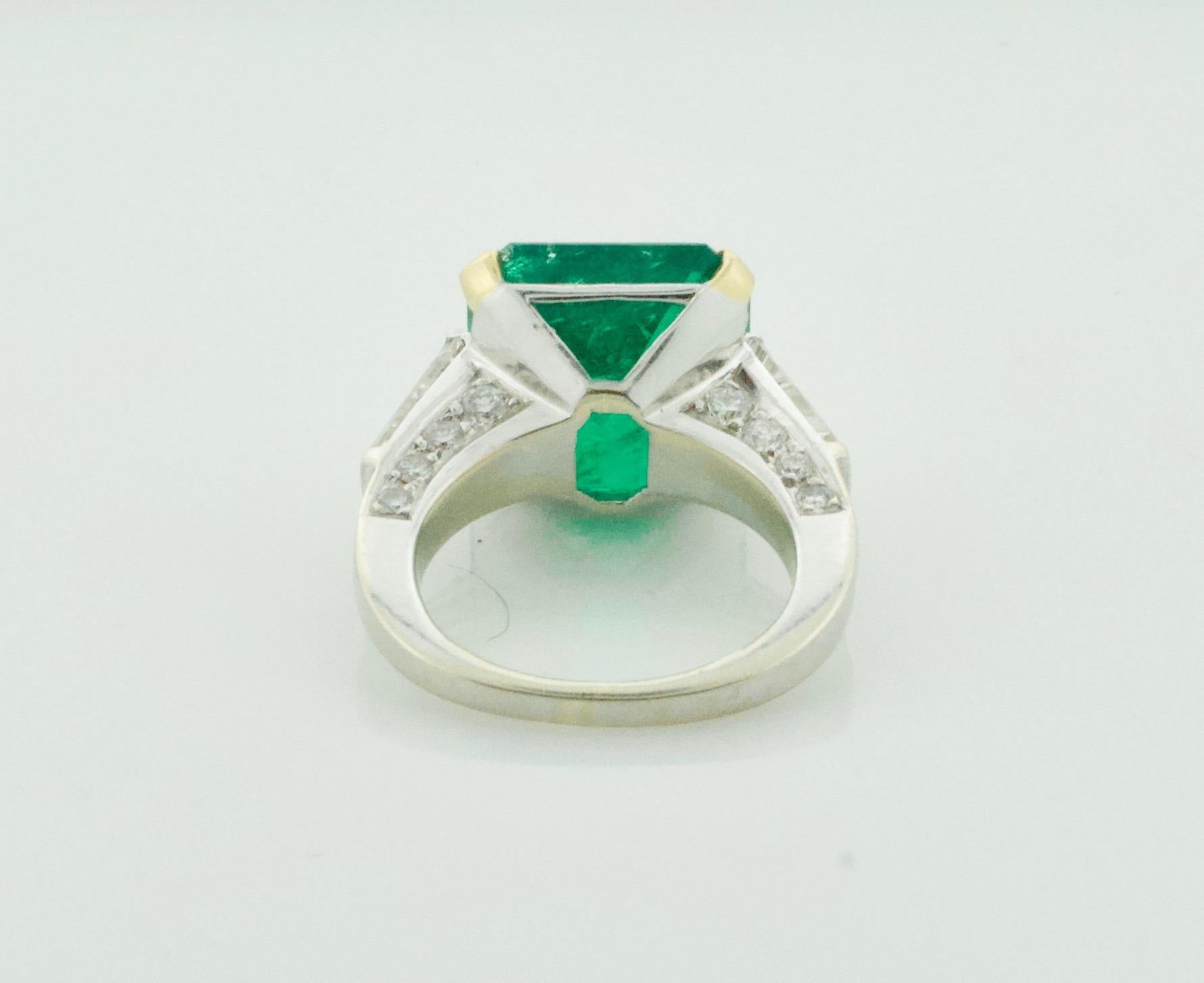 Women's or Men's Important 9.18 Carat Colombian Emerald and Diamond Ring in 18k For Sale
