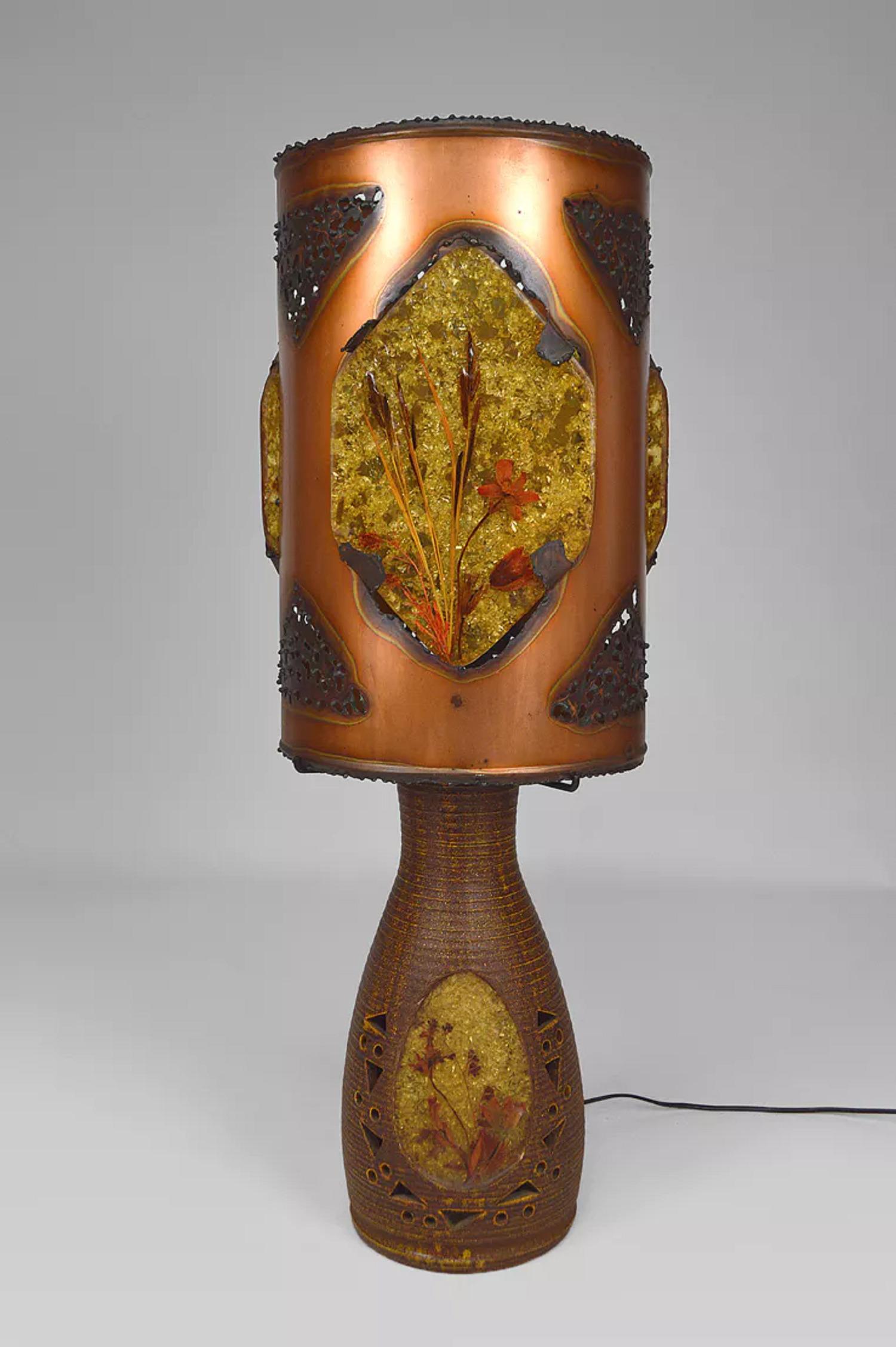 Mid-Century moderno Importante lampada Accolay, ceramica, rame e resina multicolore, Francia, CIRCA 1970 in vendita