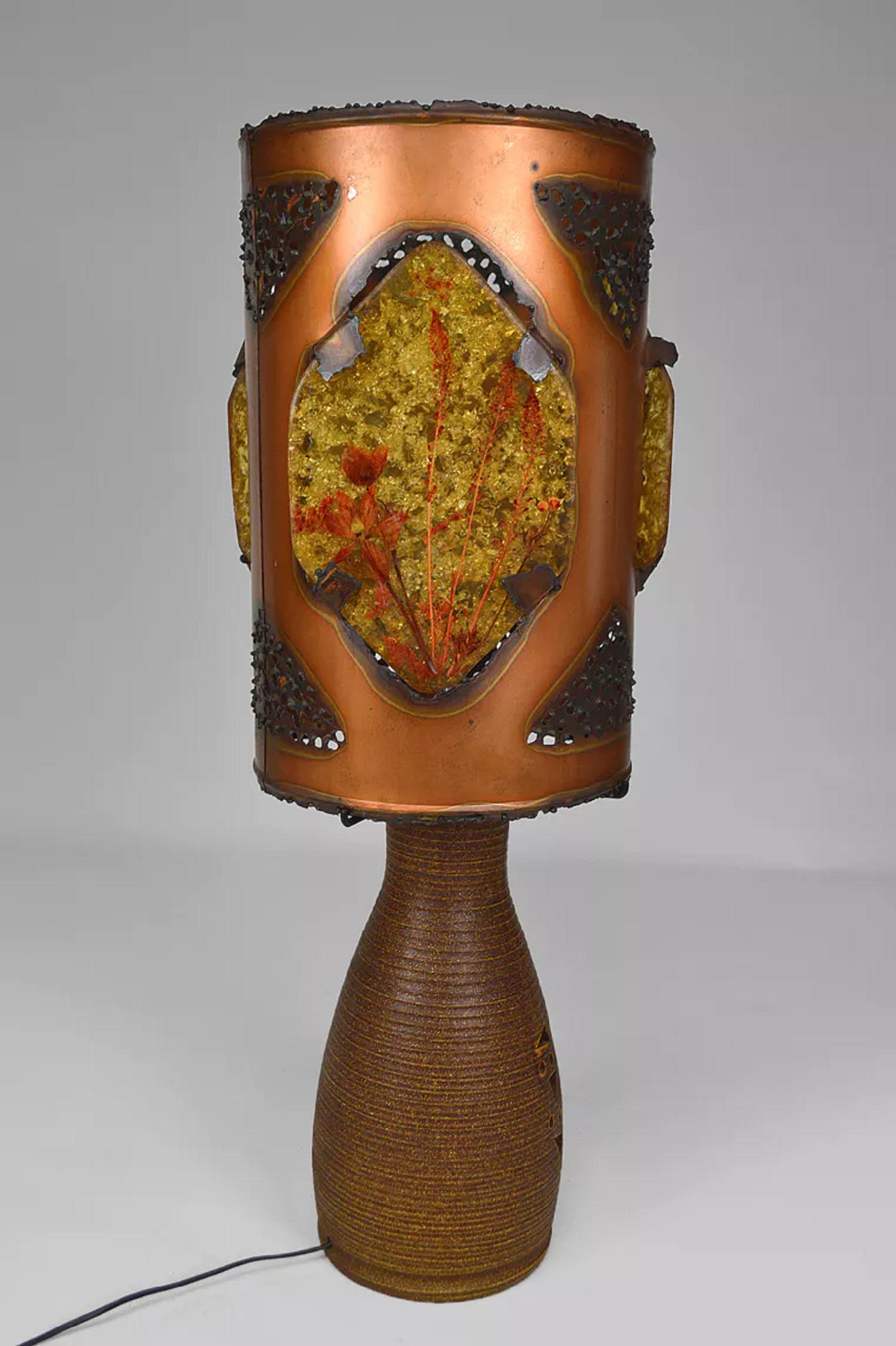 Découpage Importante lampada Accolay, ceramica, rame e resina multicolore, Francia, CIRCA 1970 in vendita