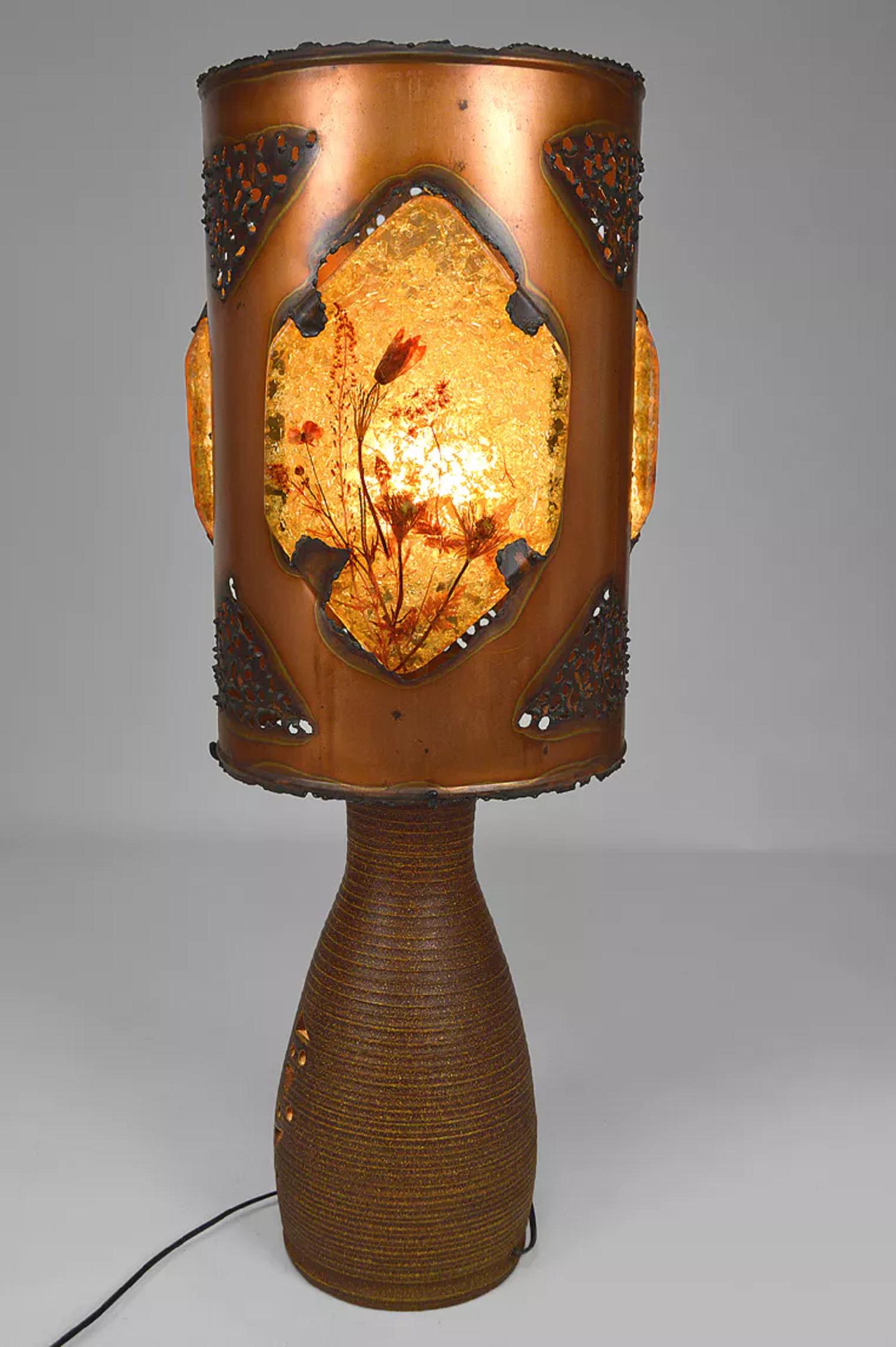 Importante lampada Accolay, ceramica, rame e resina multicolore, Francia, CIRCA 1970 In condizioni buone in vendita a VÉZELAY, FR