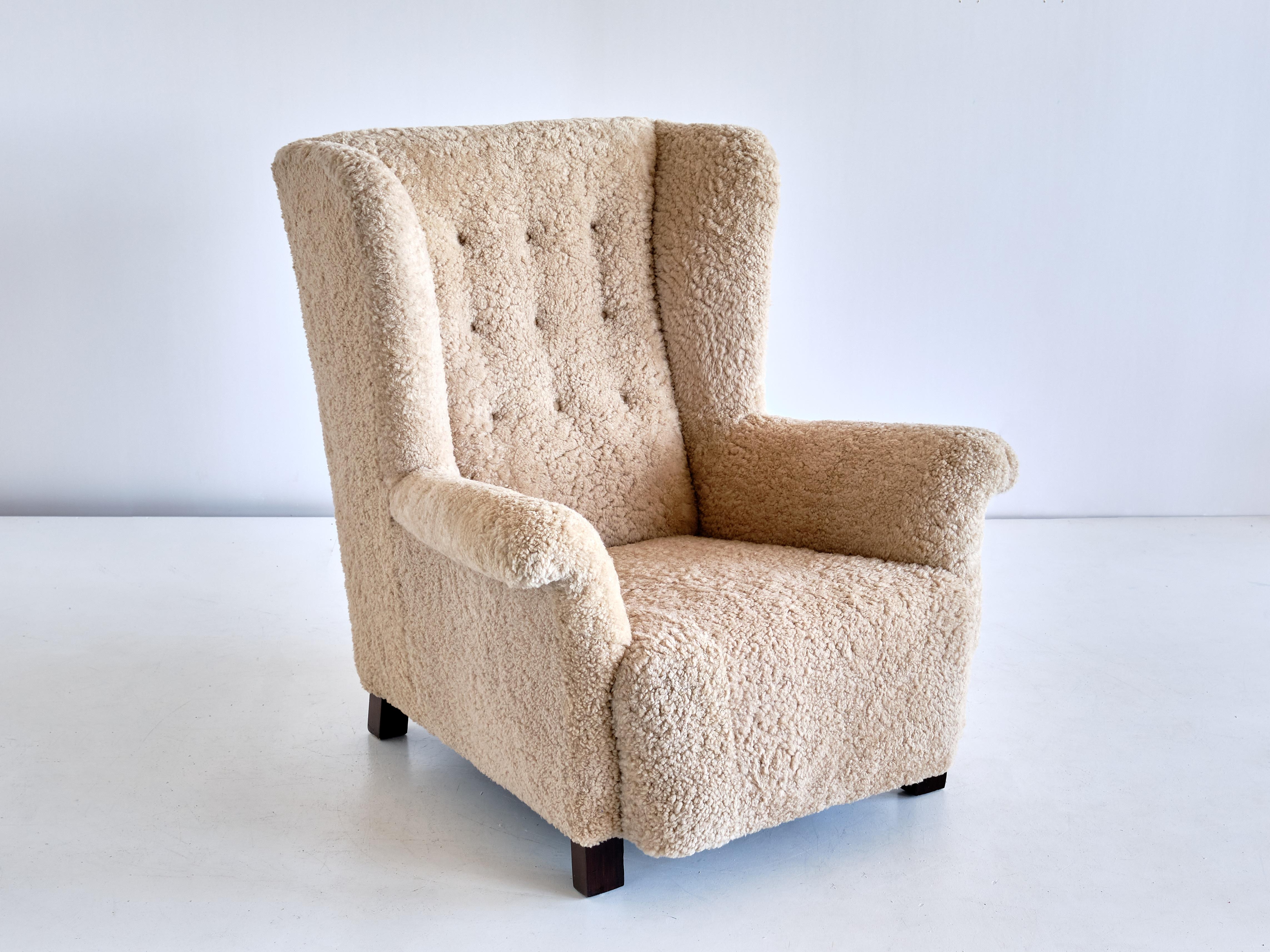 Important Acton Bjørn Wingback Chair in Sheepskin, A.J. Iversen, Denmark, 1937 In Good Condition For Sale In The Hague, NL