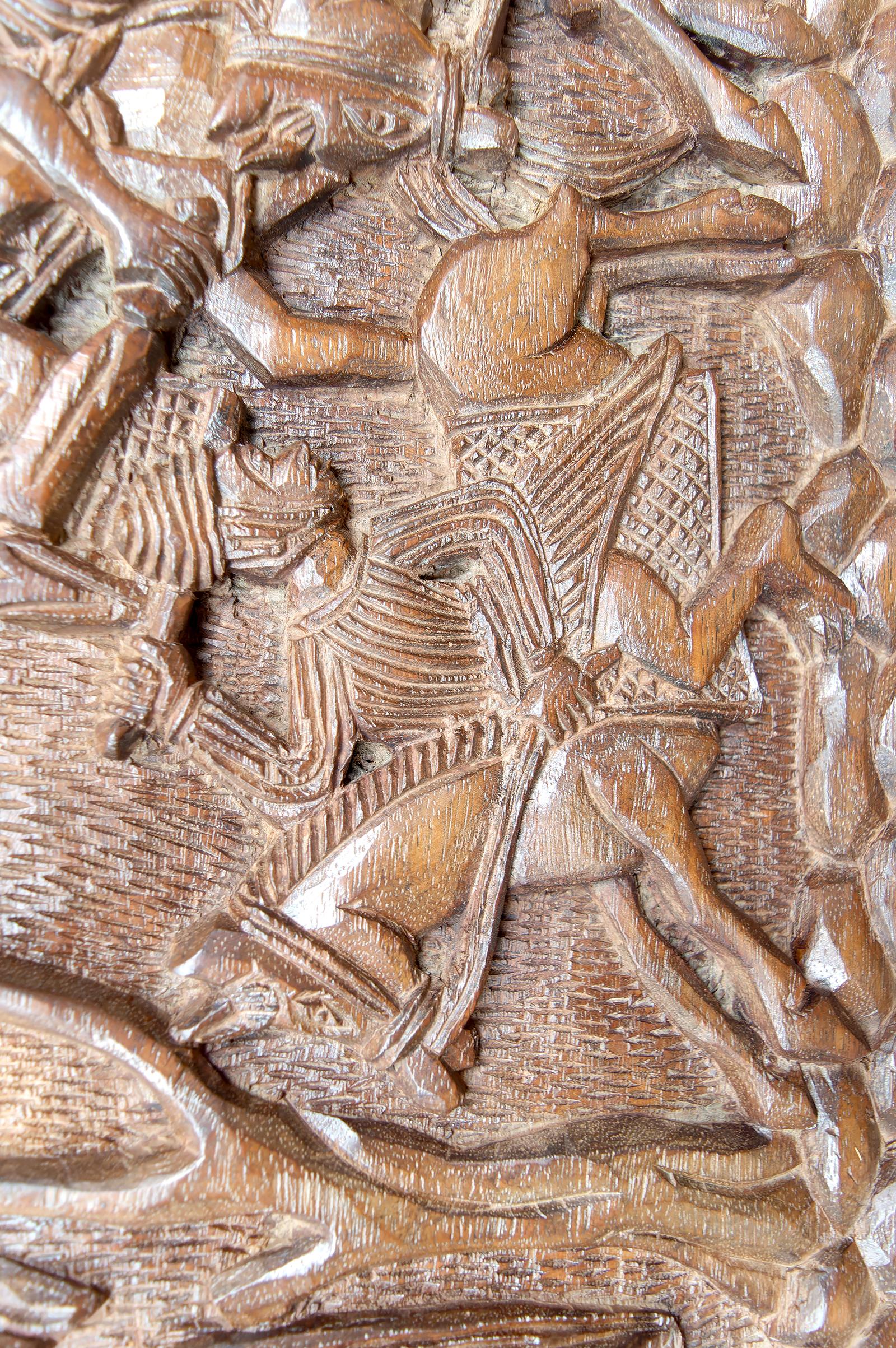 Bedeutende afrikanische monoxyle geschnitzte Tafel, Bamoun Bas-Relief, Kamerun, CIRCA 1960 im Angebot 8