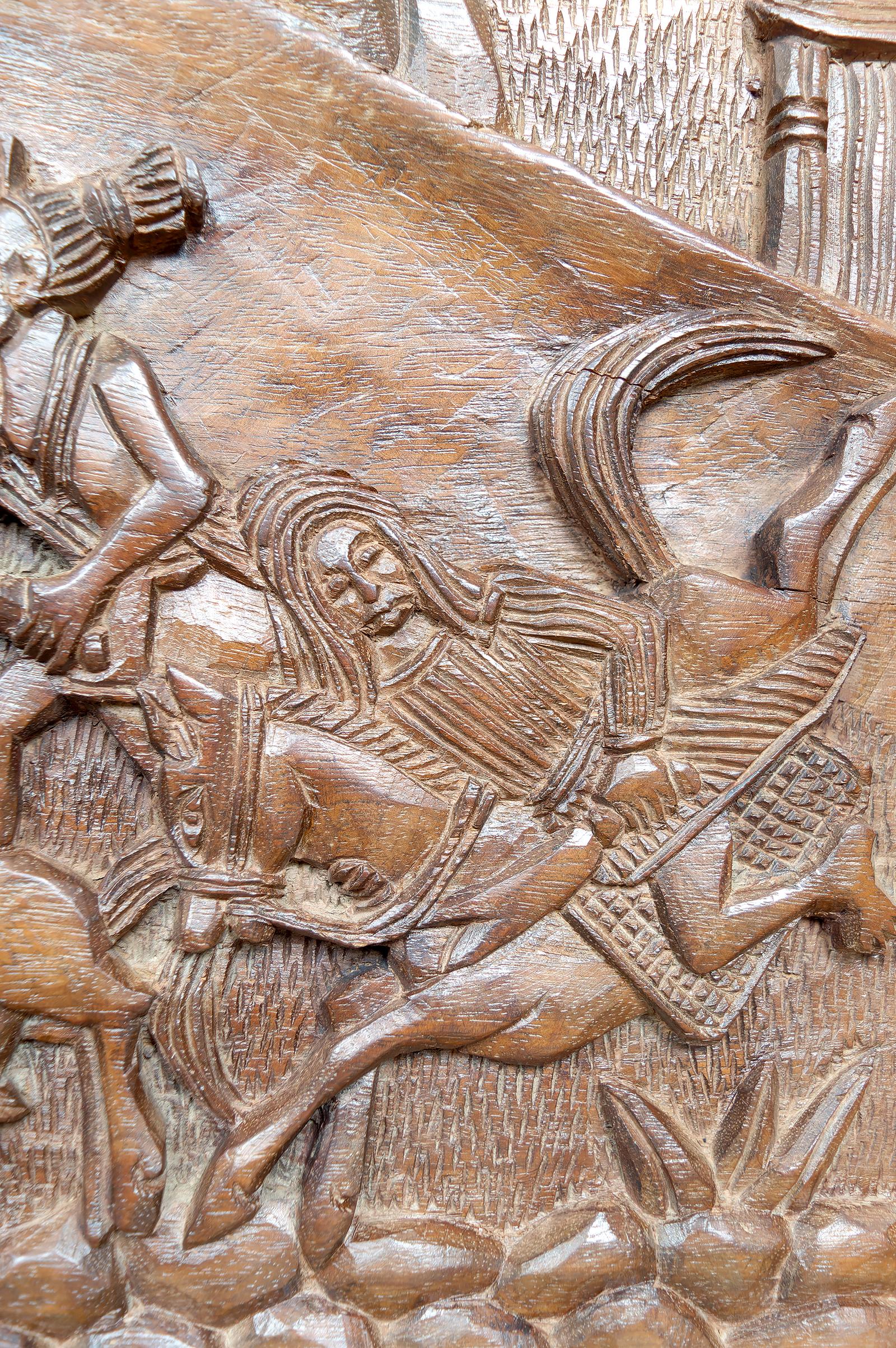Bedeutende afrikanische monoxyle geschnitzte Tafel, Bamoun Bas-Relief, Kamerun, CIRCA 1960 im Angebot 9