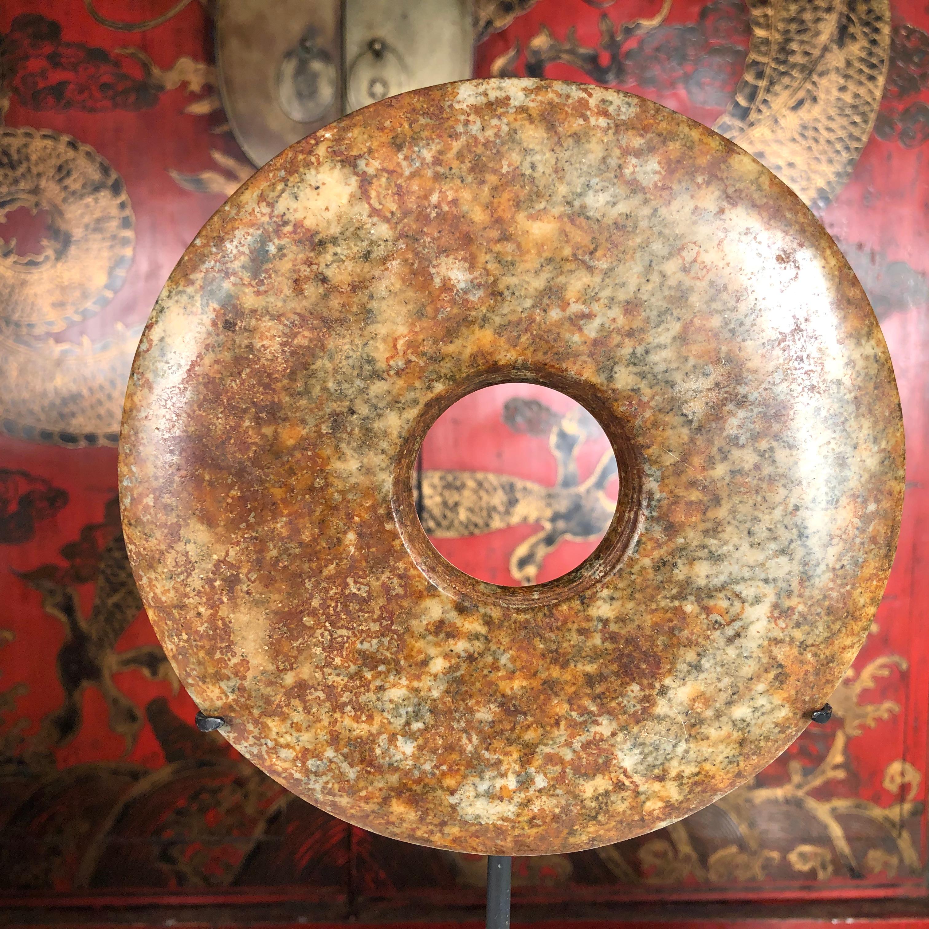 Important Ancient Chinese Heavenly Jade Bi Disc with Letter of Authenticity (Chinesisch)