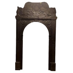 Importante e antica cornice per portale in ardesia nera, XVI secolo, Italia Genova