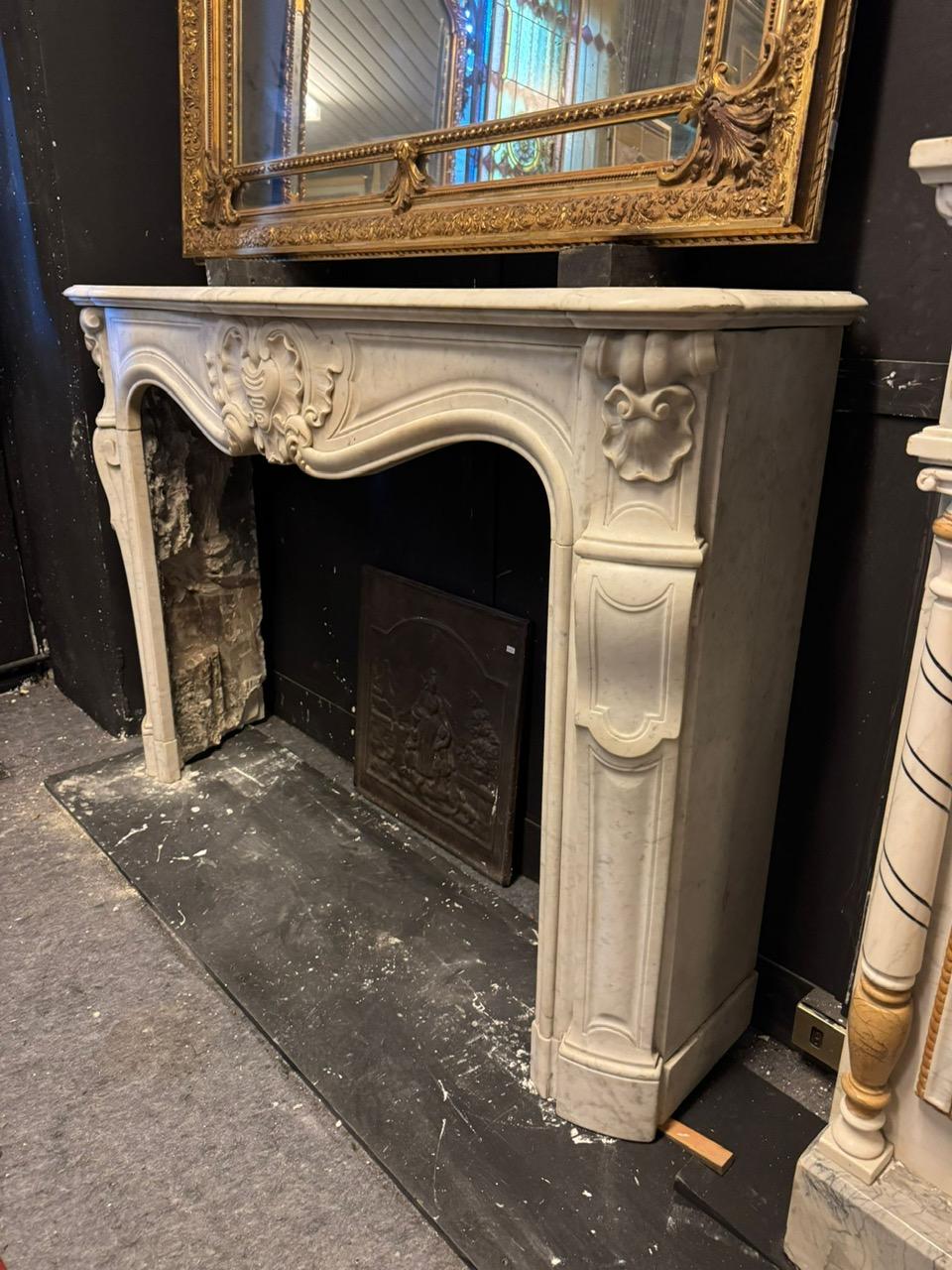 French Important and beautiful fireplace mantel in carved white Carrara marble, France For Sale