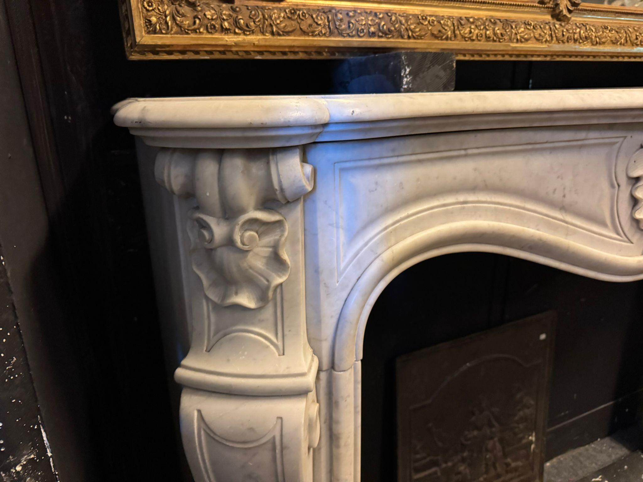 Hand-Carved Important and beautiful fireplace mantel in carved white Carrara marble, France For Sale