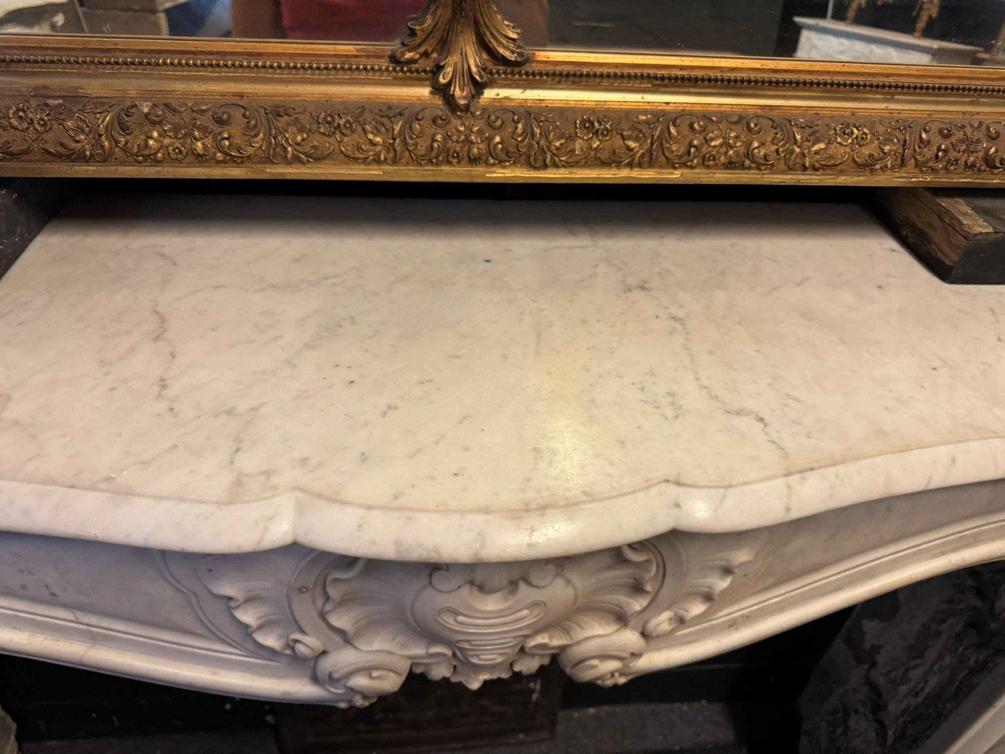 18th Century and Earlier Important and beautiful fireplace mantel in carved white Carrara marble, France For Sale