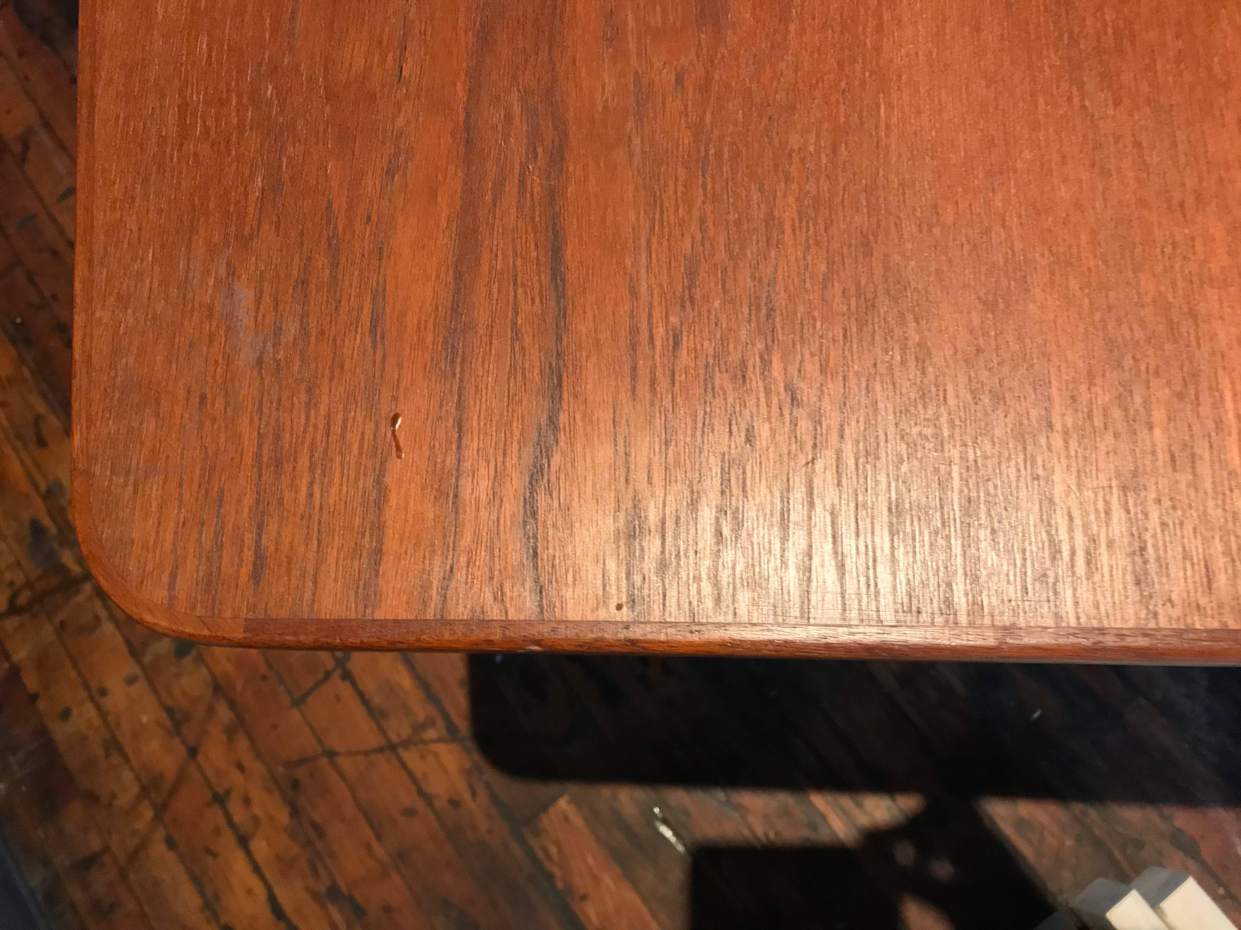 Important and Large Teak and Oak Dining or Conference Table by Hans Wegner In Excellent Condition For Sale In Montreal, QC