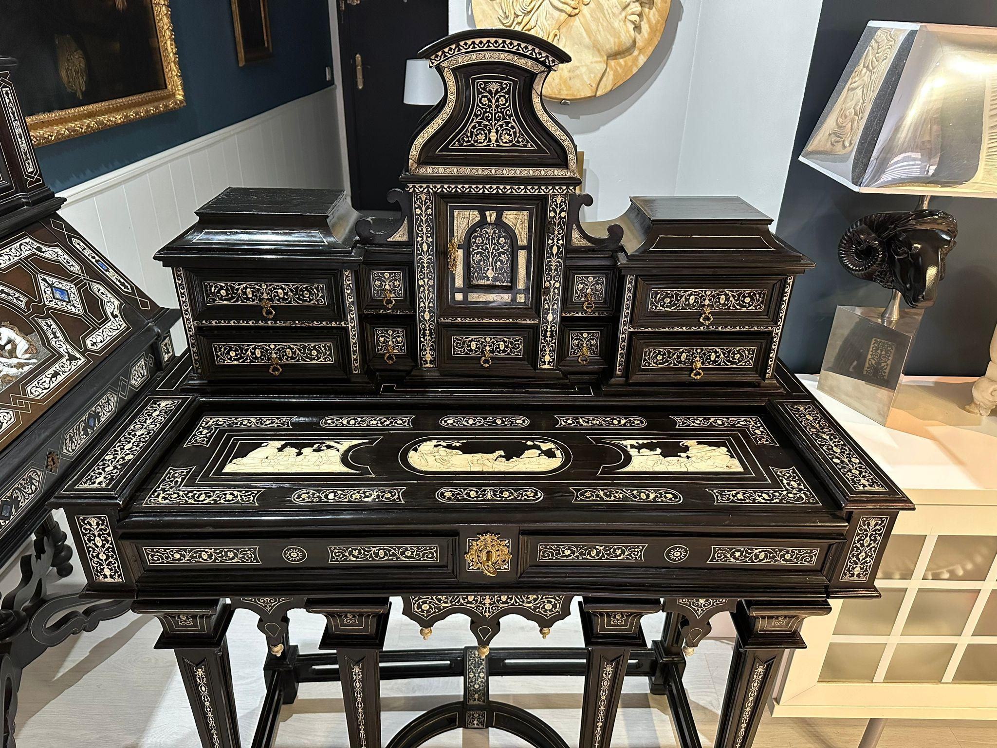 Important et rare bureau ébène de Joseph Bertin - Milan - 19ème siècle en vente 2
