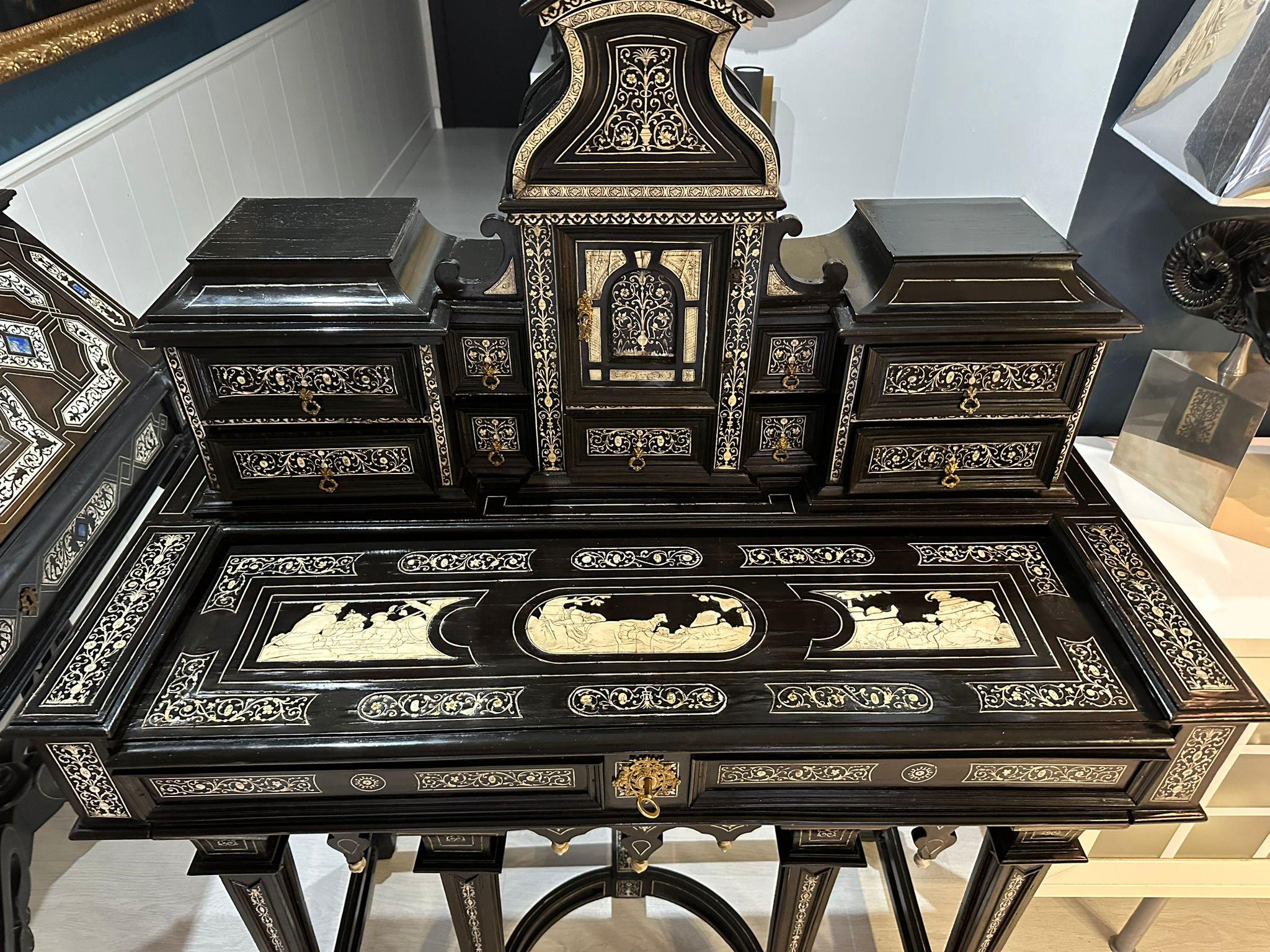Important and Rare Joseph Bertin - Milan - Ebene Desk 19th Century For Sale 4