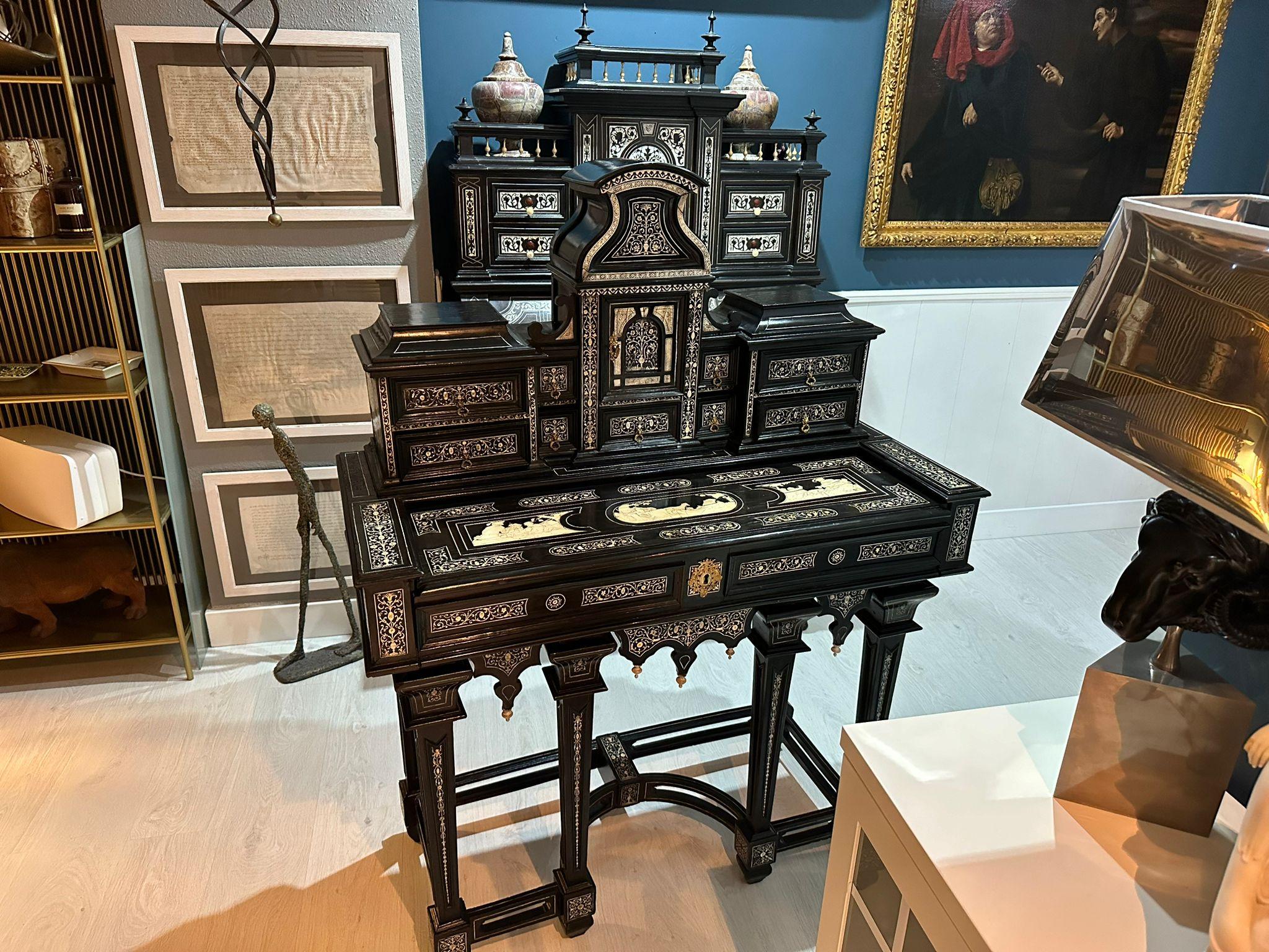 Renaissance Important et rare bureau ébène de Joseph Bertin - Milan - 19ème siècle en vente