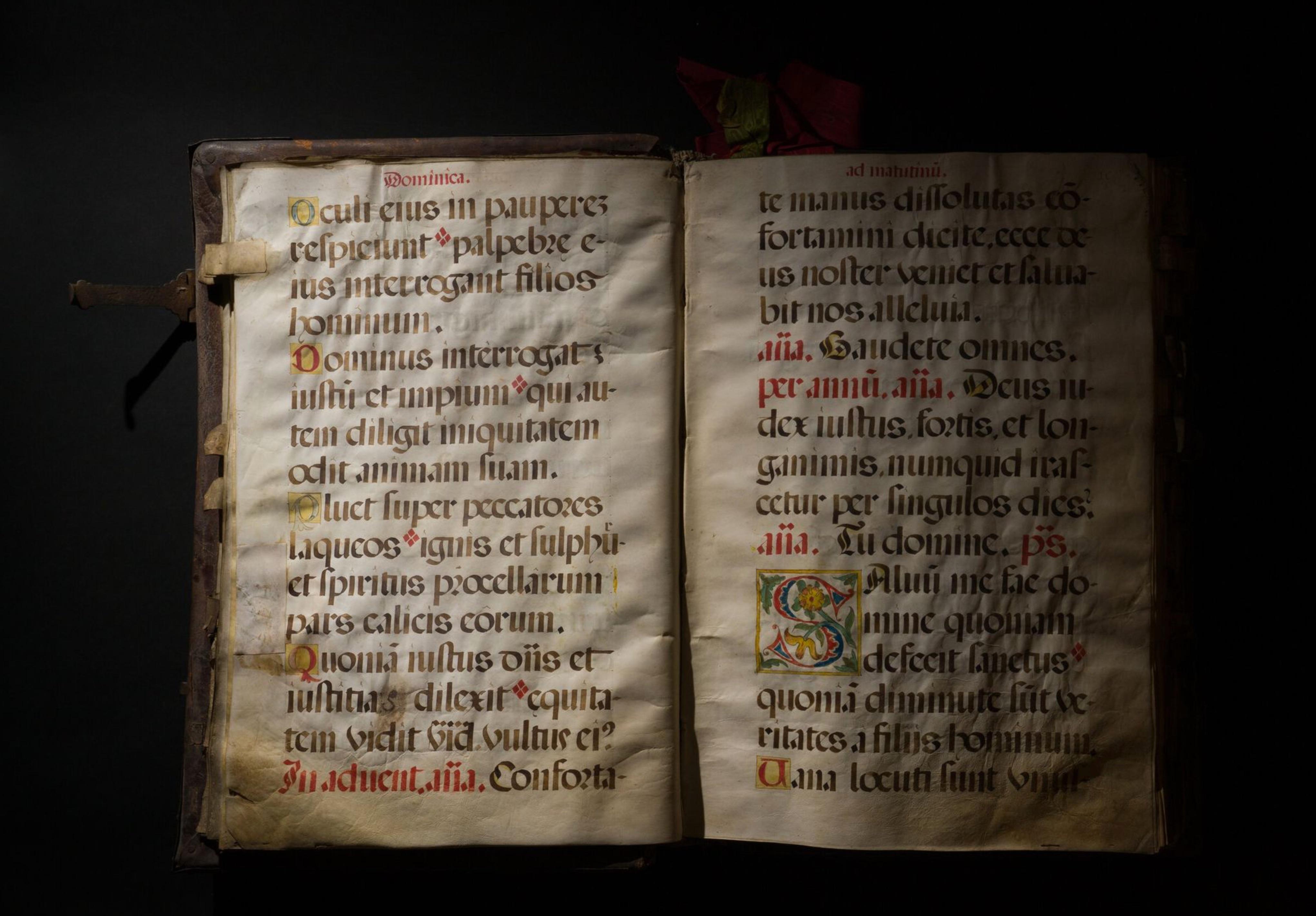 Hand-Crafted IMPORTANT AND RARE LITURGICAL PSALTER, Spain, 16th Century (1550-1575) For Sale