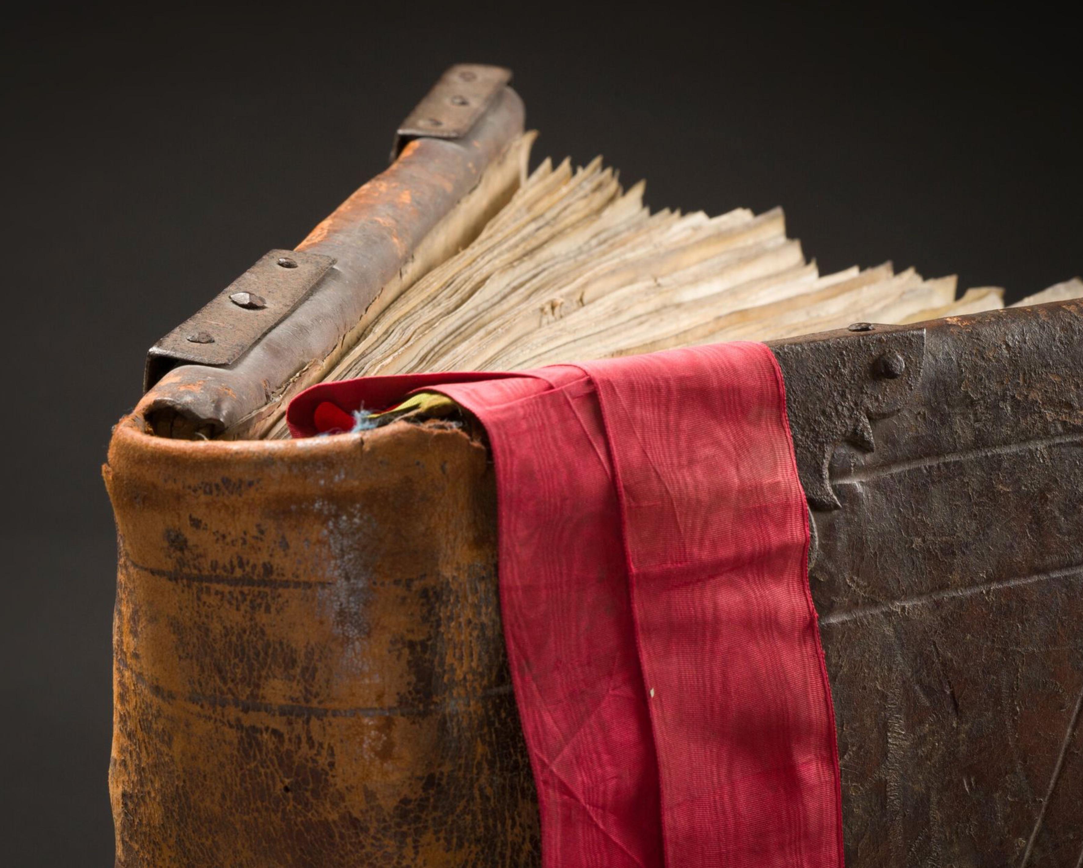 IMPORTANT AND RARE LITURGICAL PSALTER, Spain, 16th Century (1550-1575) For Sale 1