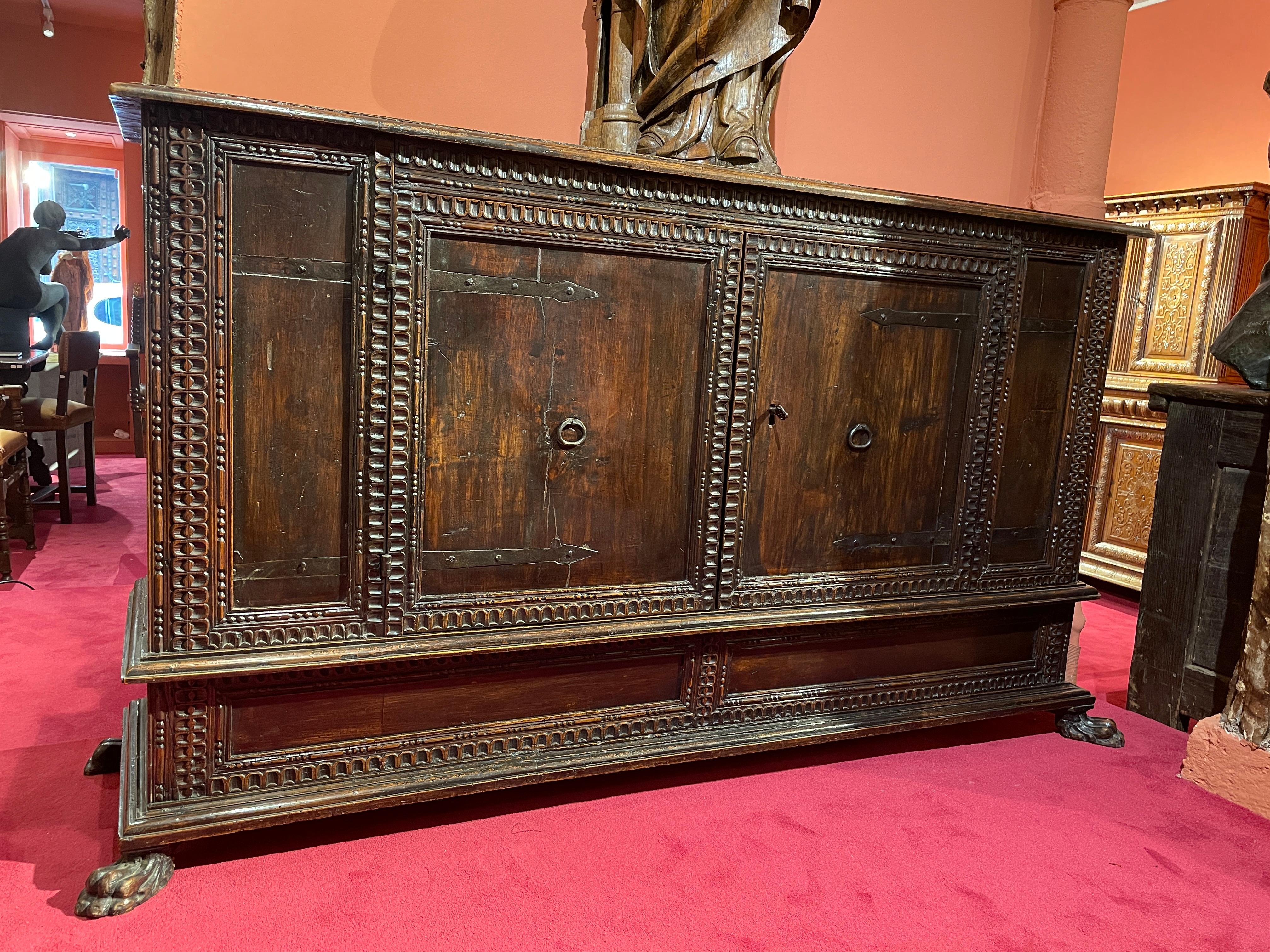 18th Century and Earlier Important and sober Italian Renaissance Credenza For Sale
