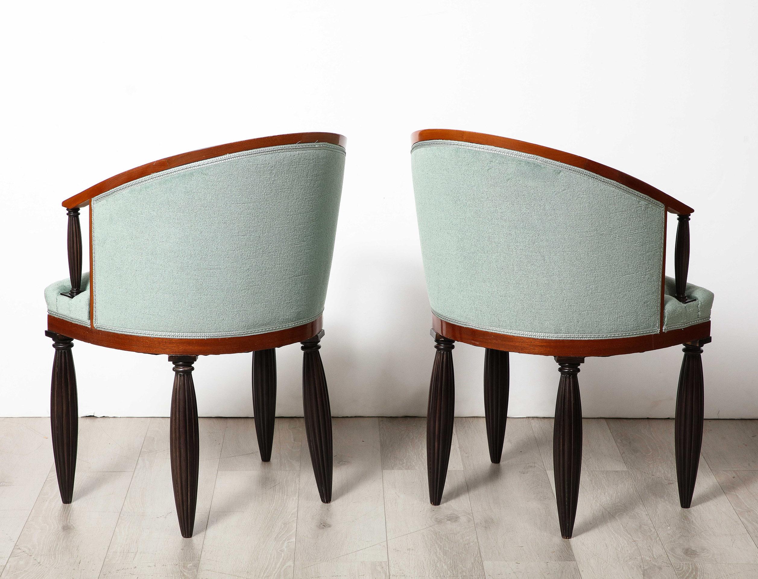 Important and Unique Set of Art Deco  Barrel Back Dining Chairs In Excellent Condition For Sale In New York, NY