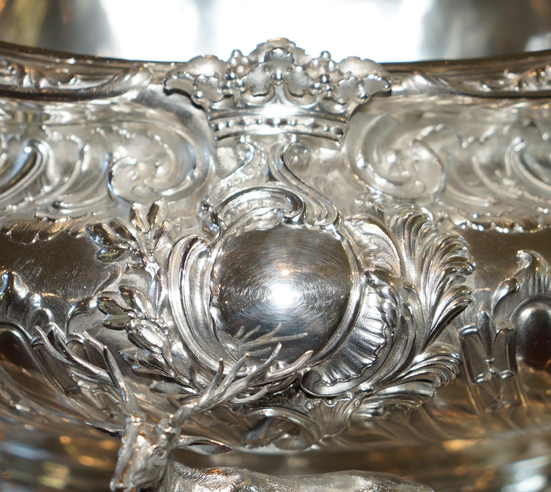 IMPORTANT ANTiQUE 1870 ÉMILE HUGO WINE CISTERN WITH ARMORIAL CREST COST OF ARMS For Sale 2
