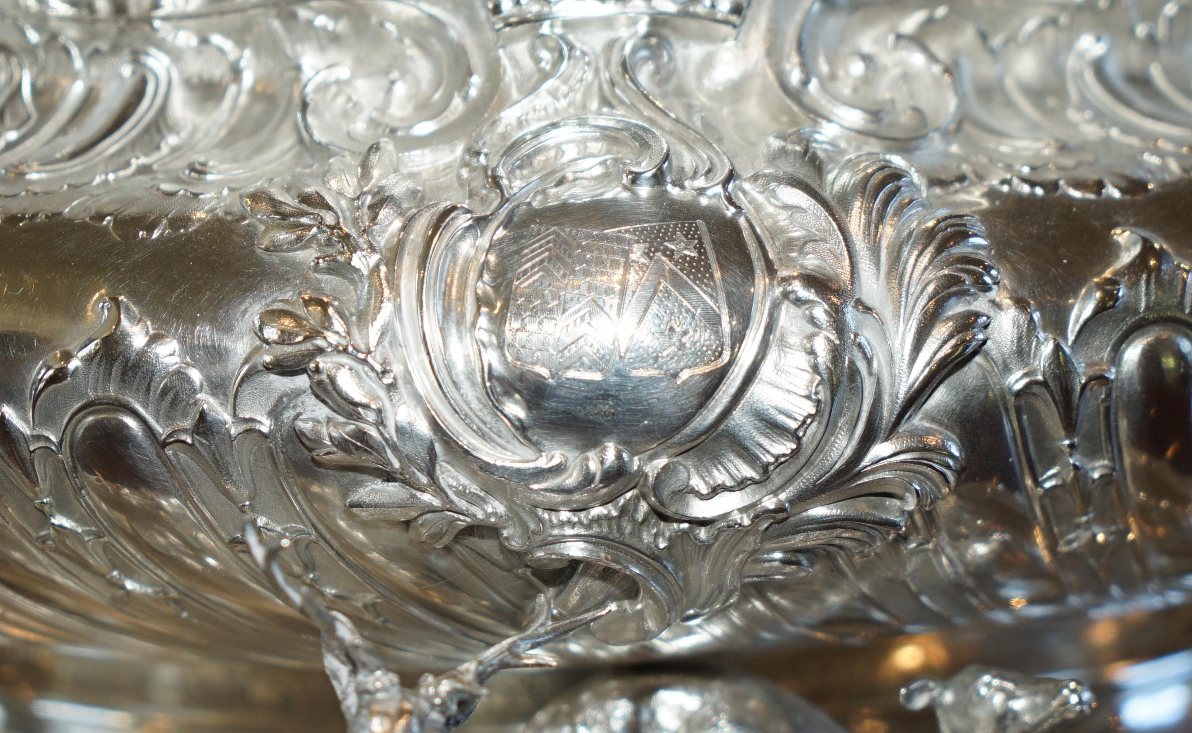 IMPORTANT ANTiQUE 1870 ÉMILE HUGO WINE CISTERN WITH ARMORIAL CREST COST OF ARMS In Good Condition For Sale In West Sussex, Pulborough