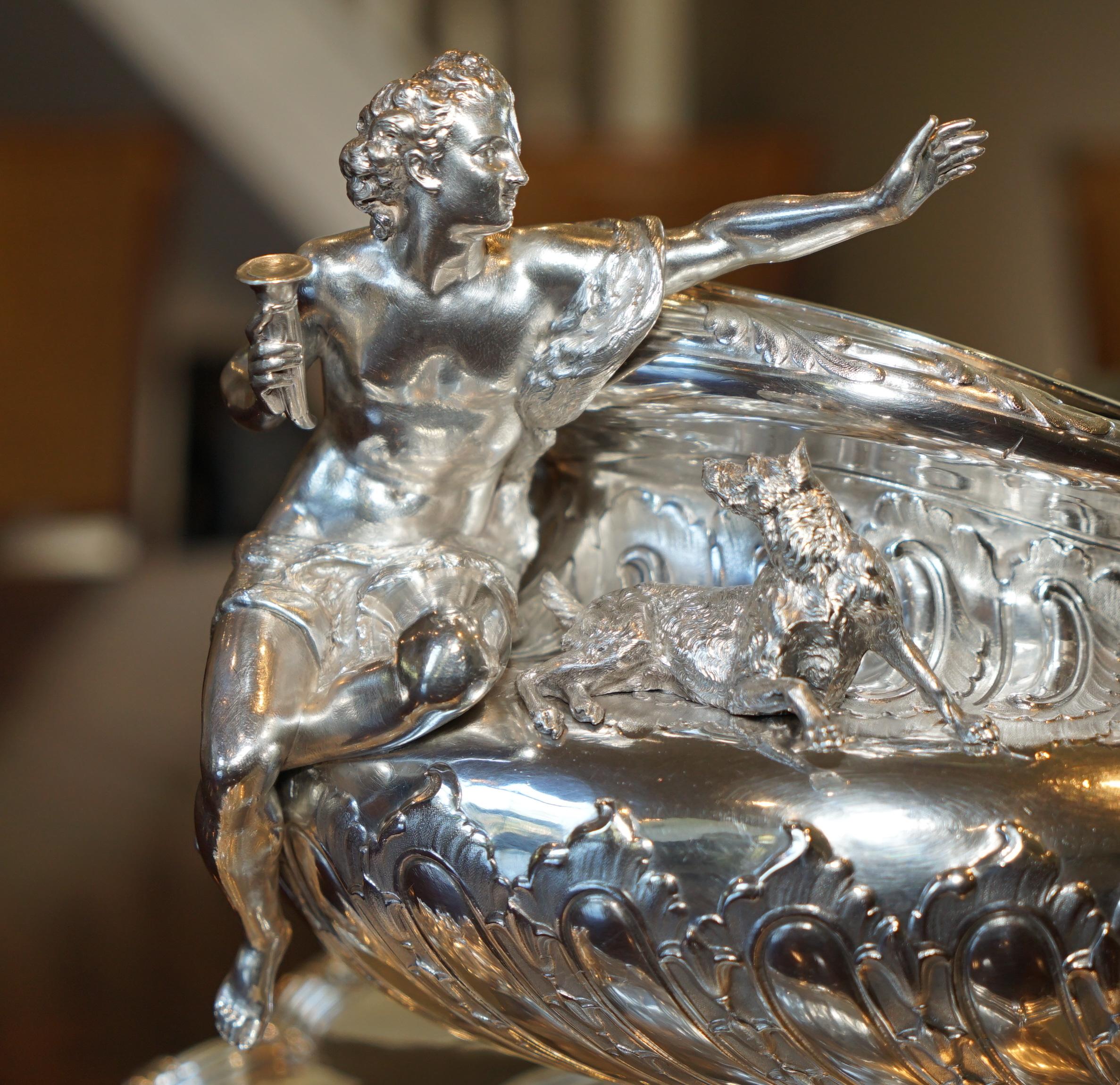Silver IMPORTANT ANTiQUE 1870 ÉMILE HUGO WINE CISTERN WITH ARMORIAL CREST COST OF ARMS For Sale