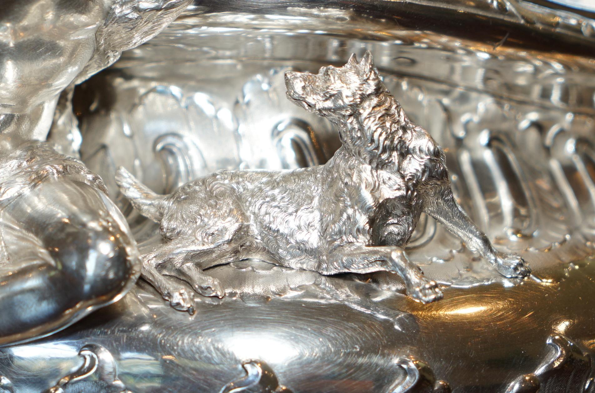 IMPORTANT ANTiQUE 1870 ÉMILE HUGO WINE CISTERN WITH ARMORIAL CREST COST OF ARMS For Sale 1