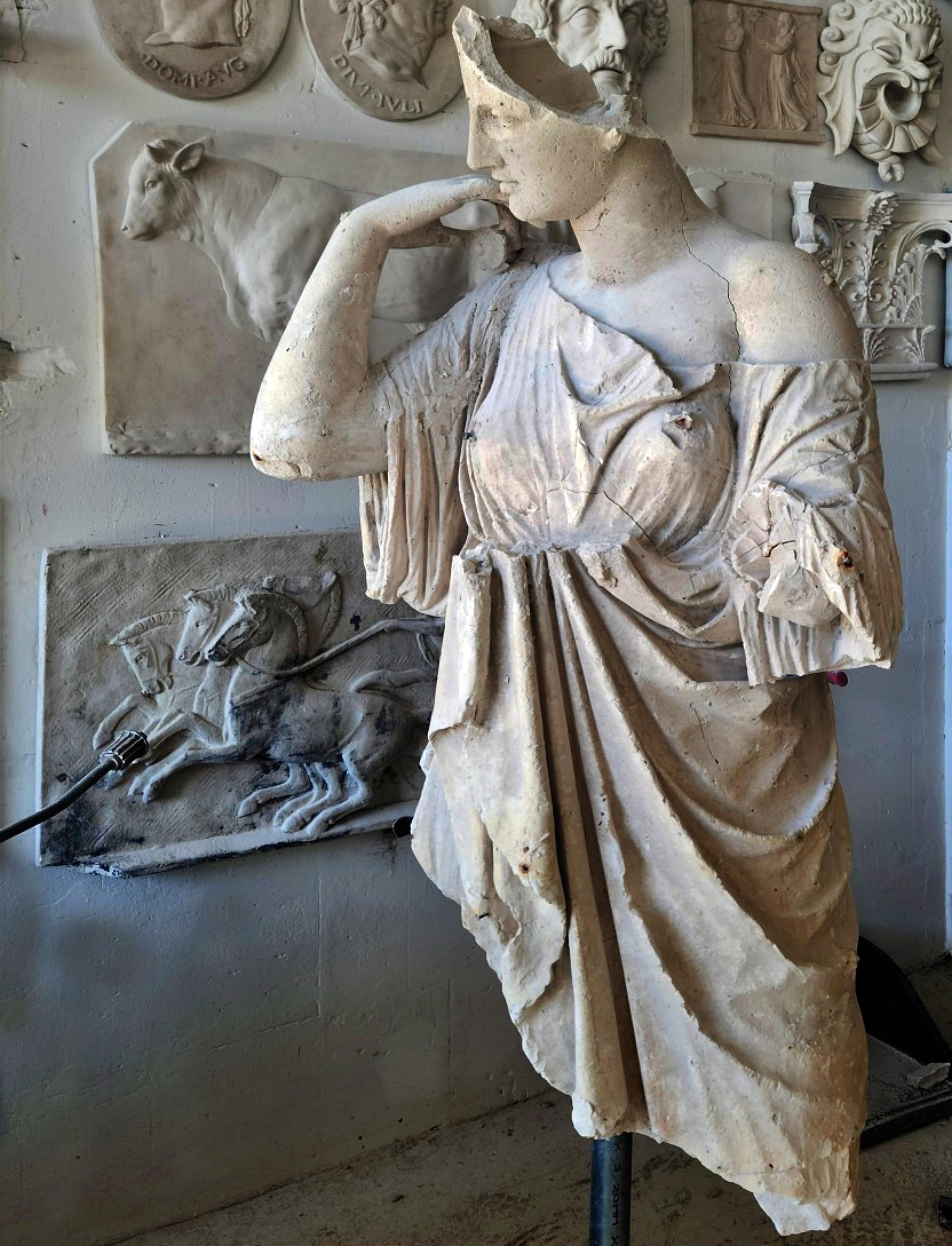 Barocco IMPORTANTE PIASTRINO ANTICO DEL XIX SECOLO DELLA DIANA DI GABIS DAL LOUVRE in vendita