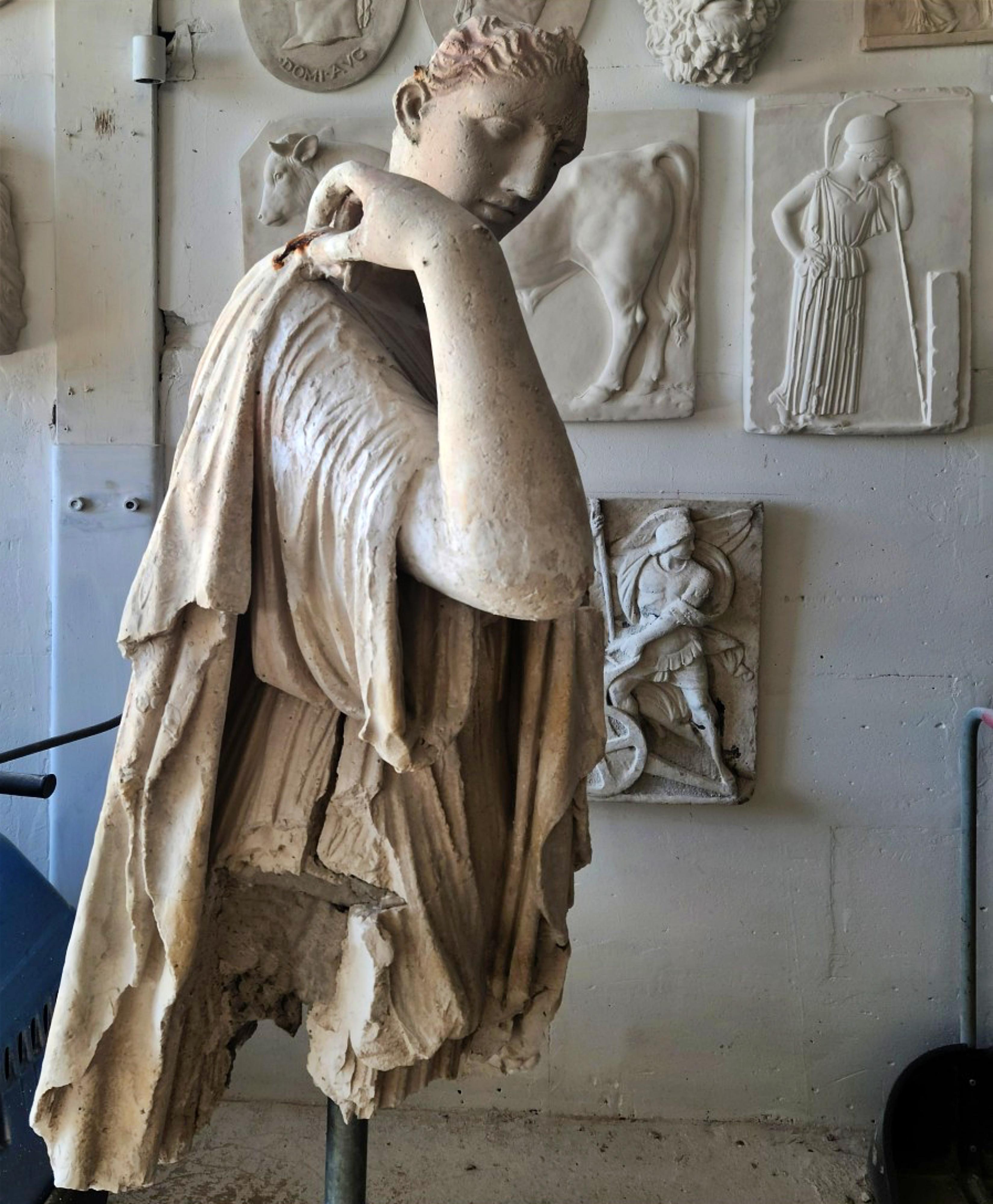 IMPORTANTE PIASTRINO ANTICO DEL XIX SECOLO DELLA DIANA DI GABIS DAL LOUVRE In condizioni buone in vendita a Madrid, ES