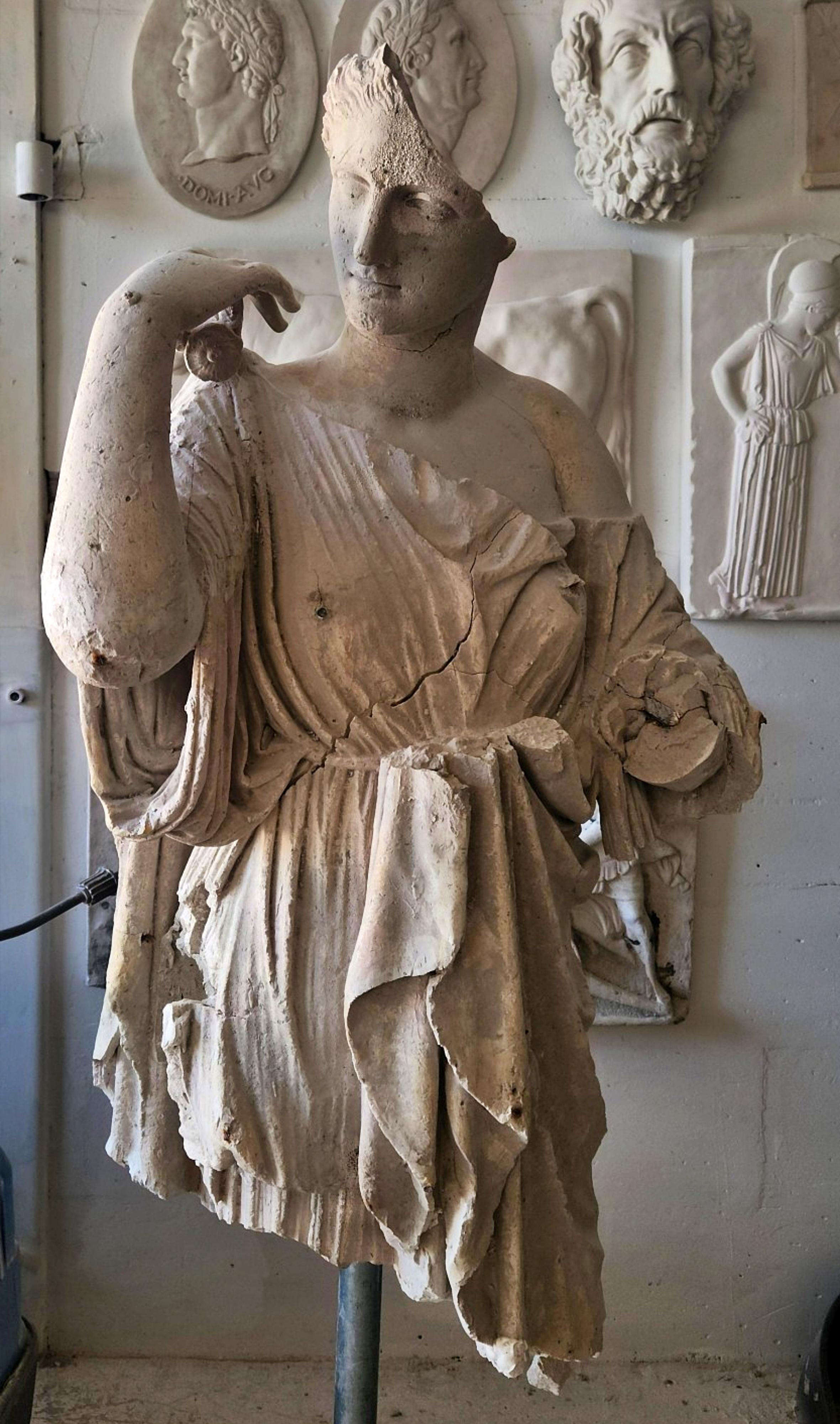 XIX secolo IMPORTANTE PIASTRINO ANTICO DEL XIX SECOLO DELLA DIANA DI GABIS DAL LOUVRE in vendita