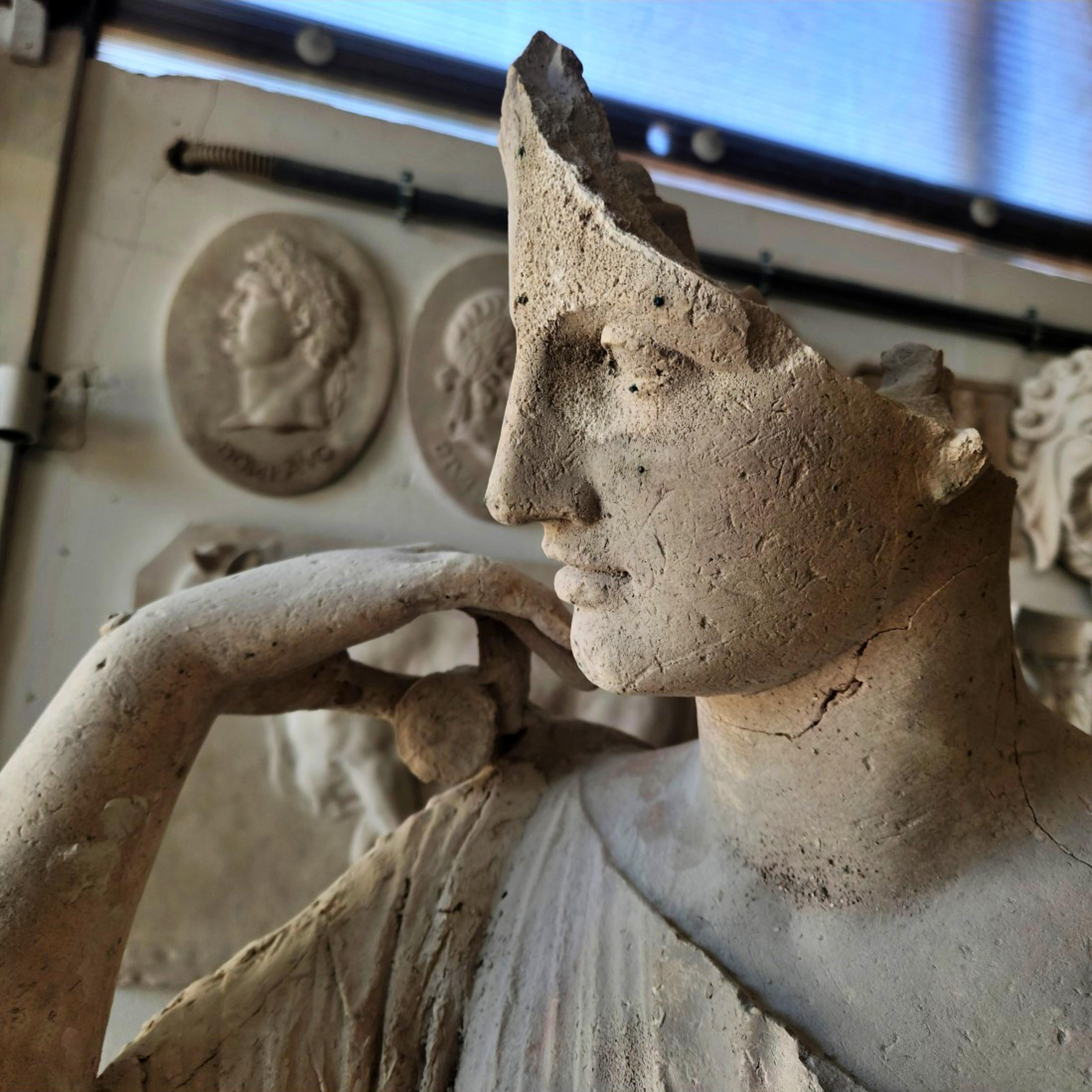 Intonaco IMPORTANTE PIASTRINO ANTICO DEL XIX SECOLO DELLA DIANA DI GABIS DAL LOUVRE in vendita