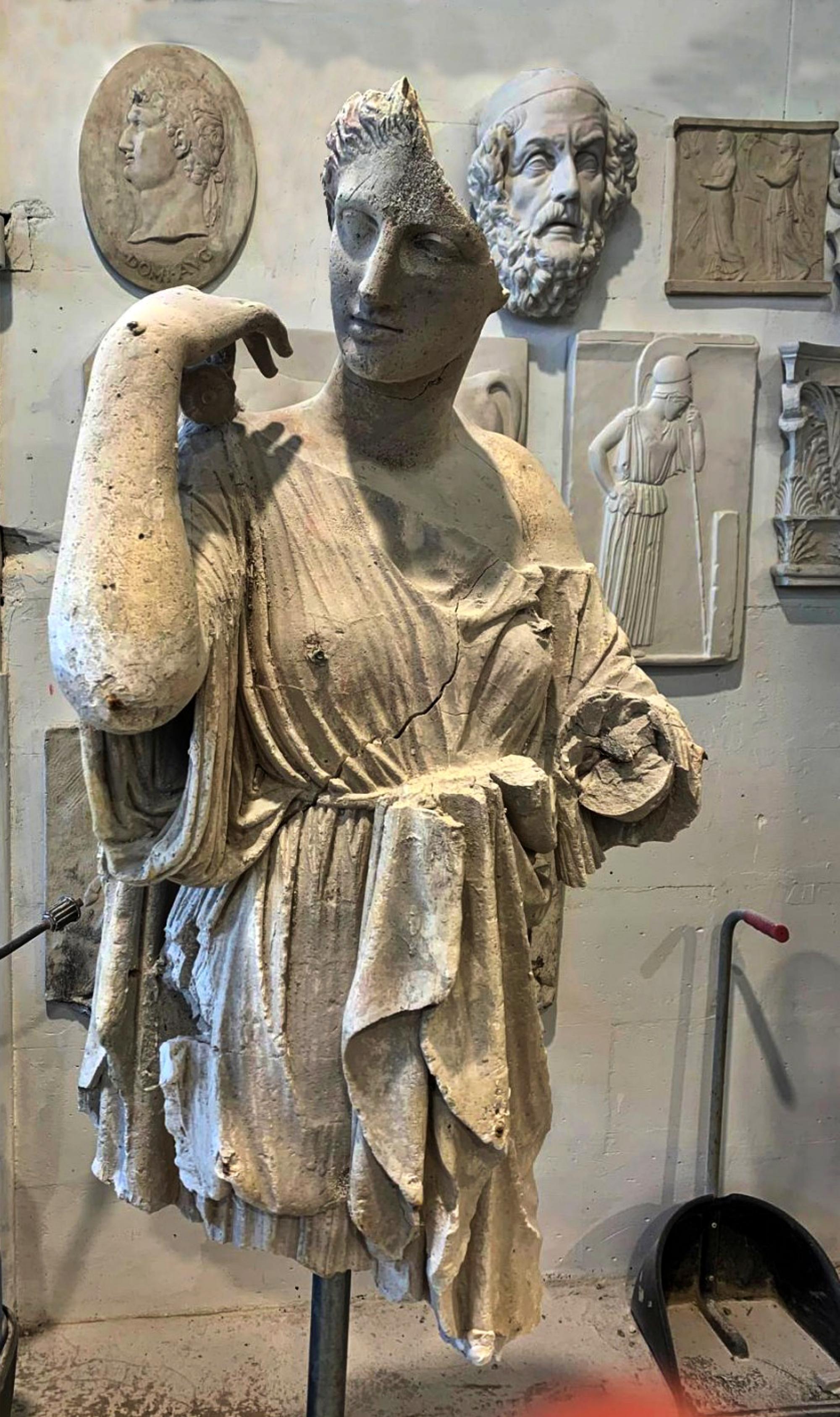 IMPORTANTE PIASTRINO ANTICO DEL XIX SECOLO DELLA DIANA DI GABIS DAL LOUVRE in vendita 1