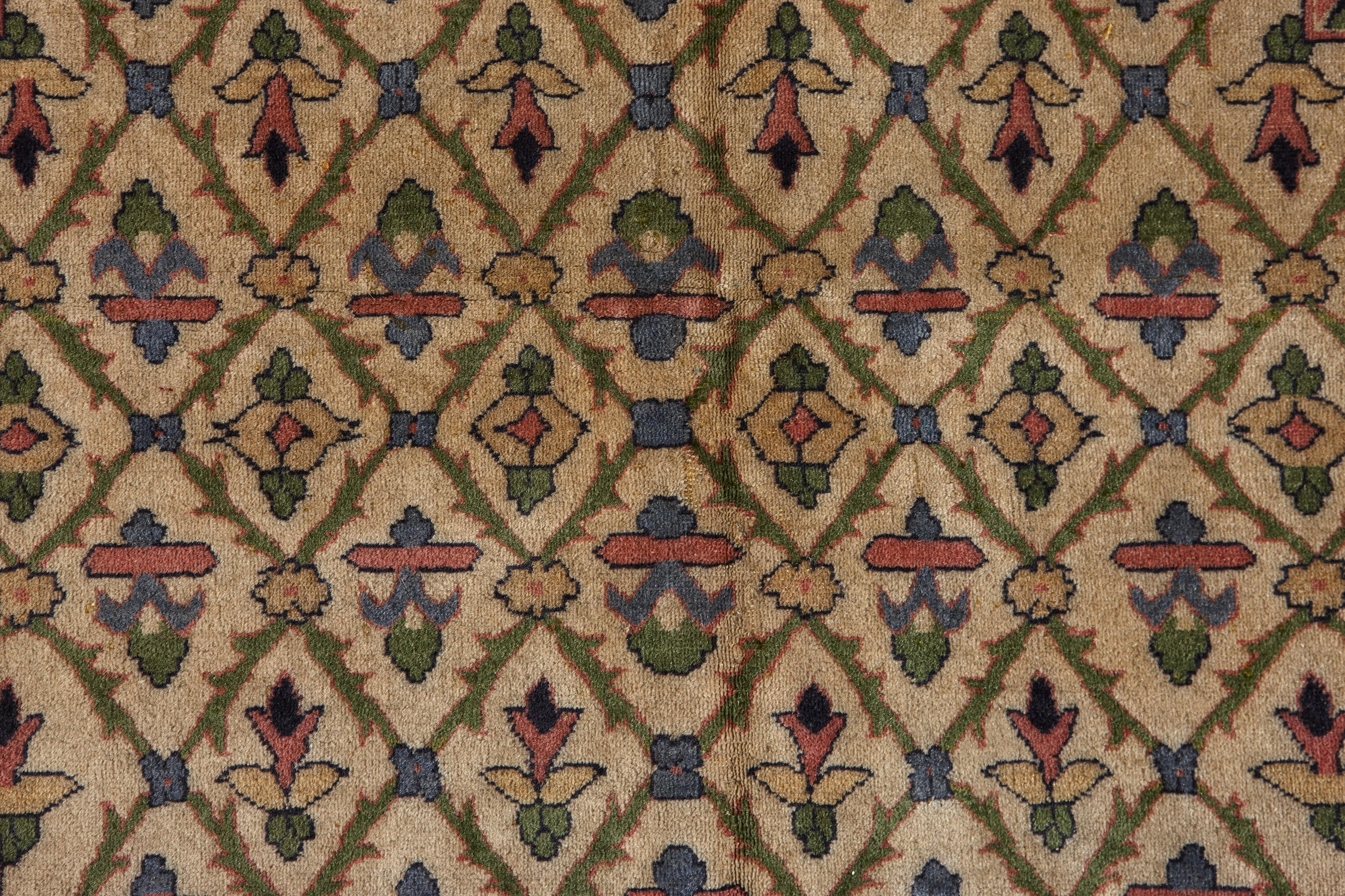 Début du 20ème siècle Important Antique Amritsar Carpet en vente
