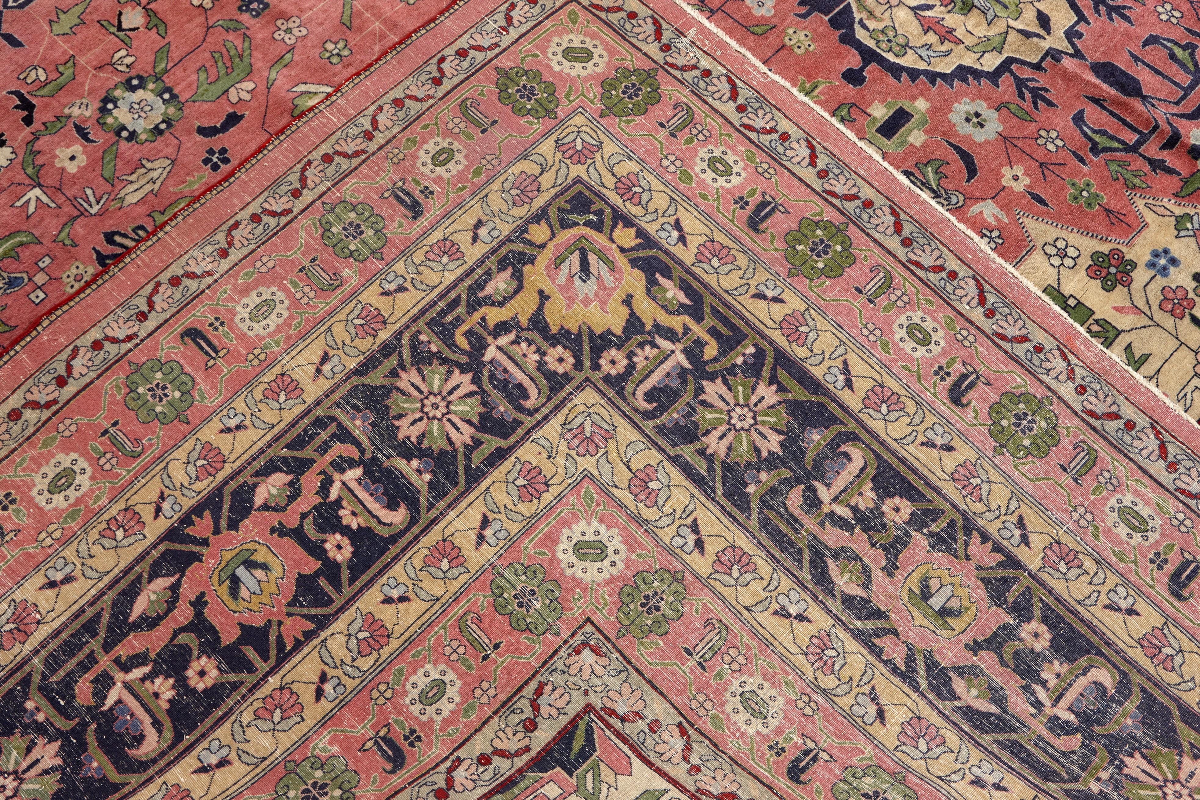 Laine Important Antique Amritsar Carpet en vente