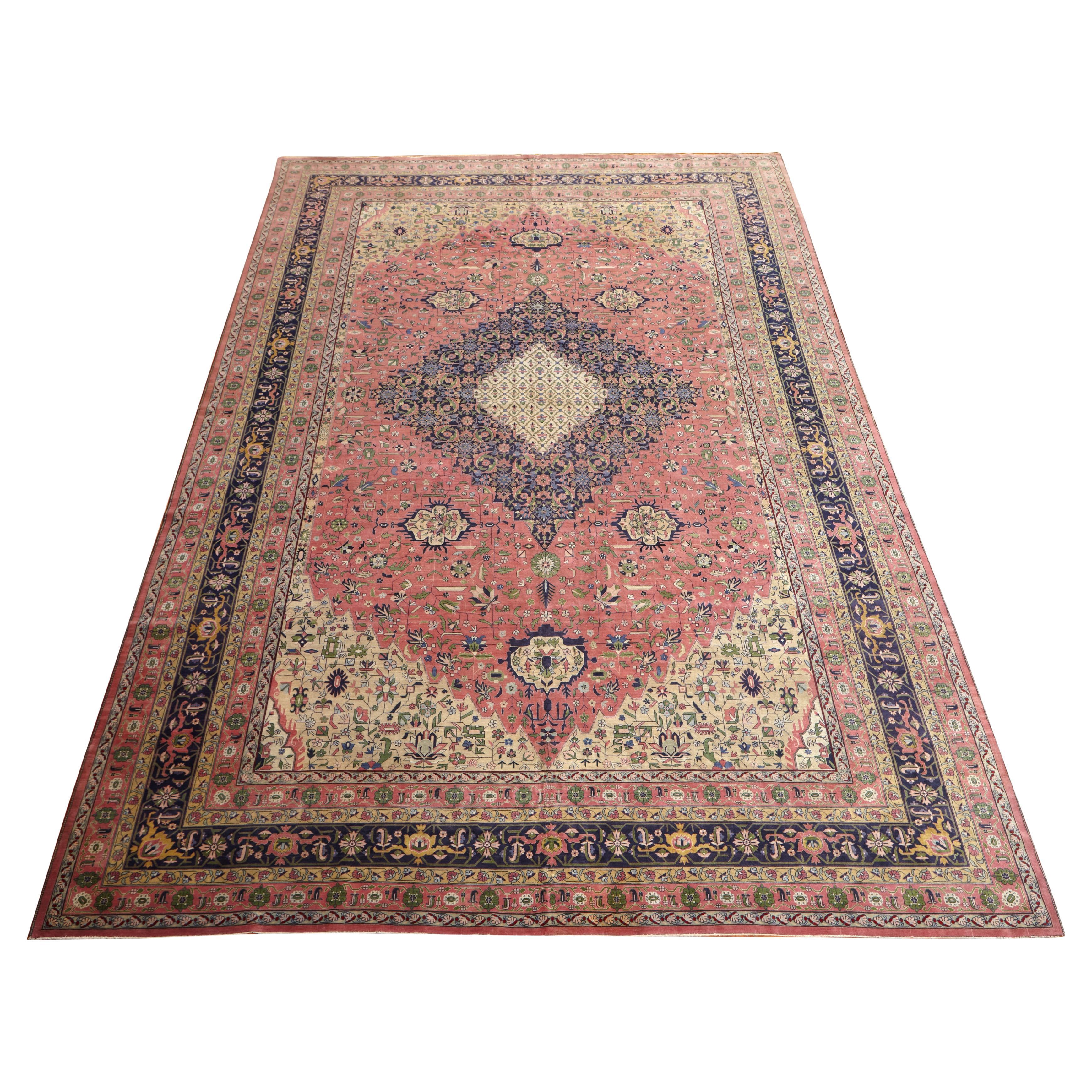 Important Antique Amritsar Carpet en vente