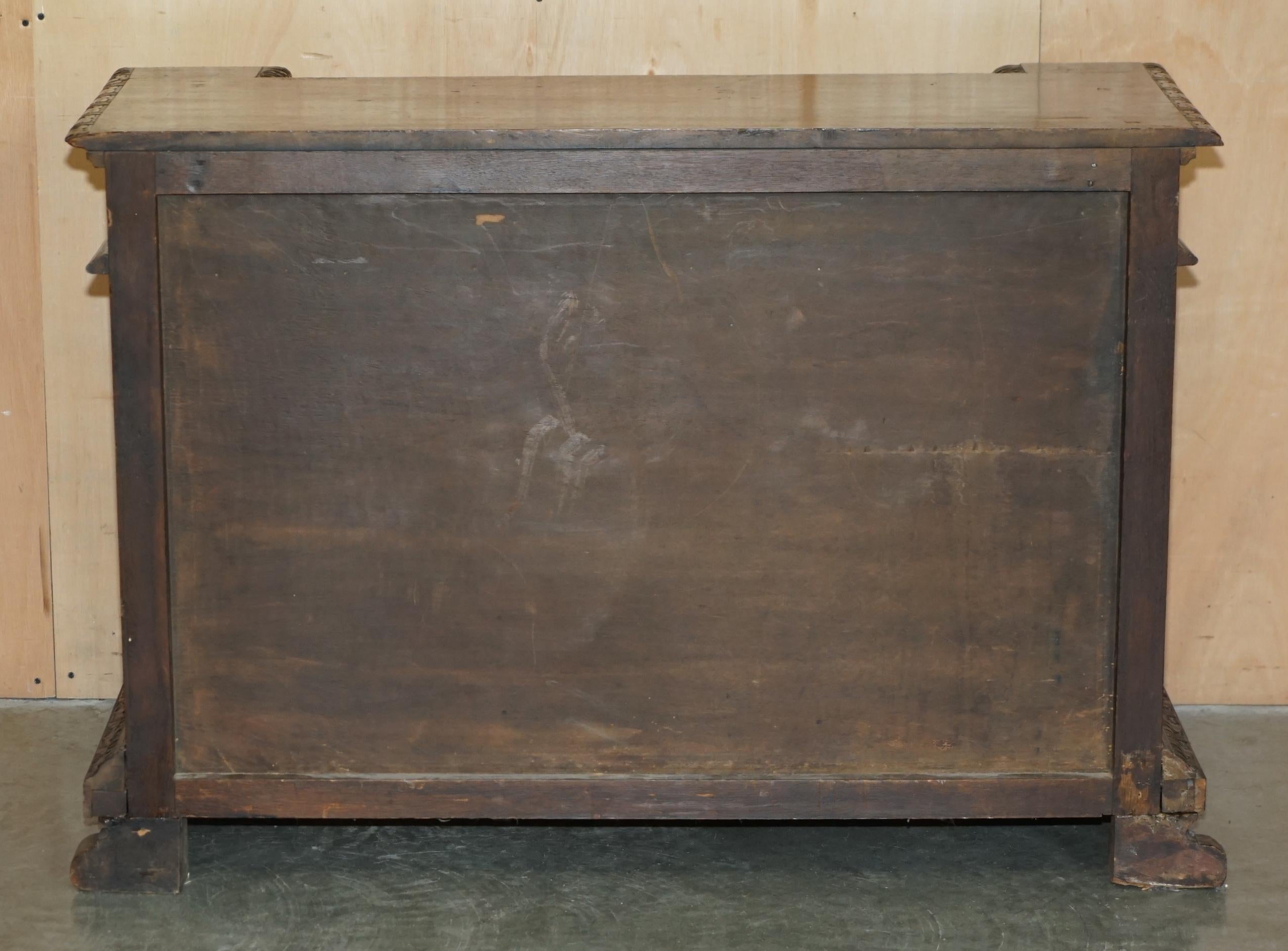 IMPORTANT ANTIQUE CIRCA 1850 FRENCH WALNUT ORNATELY CARVED BUFFET SiDEBOARD For Sale 8