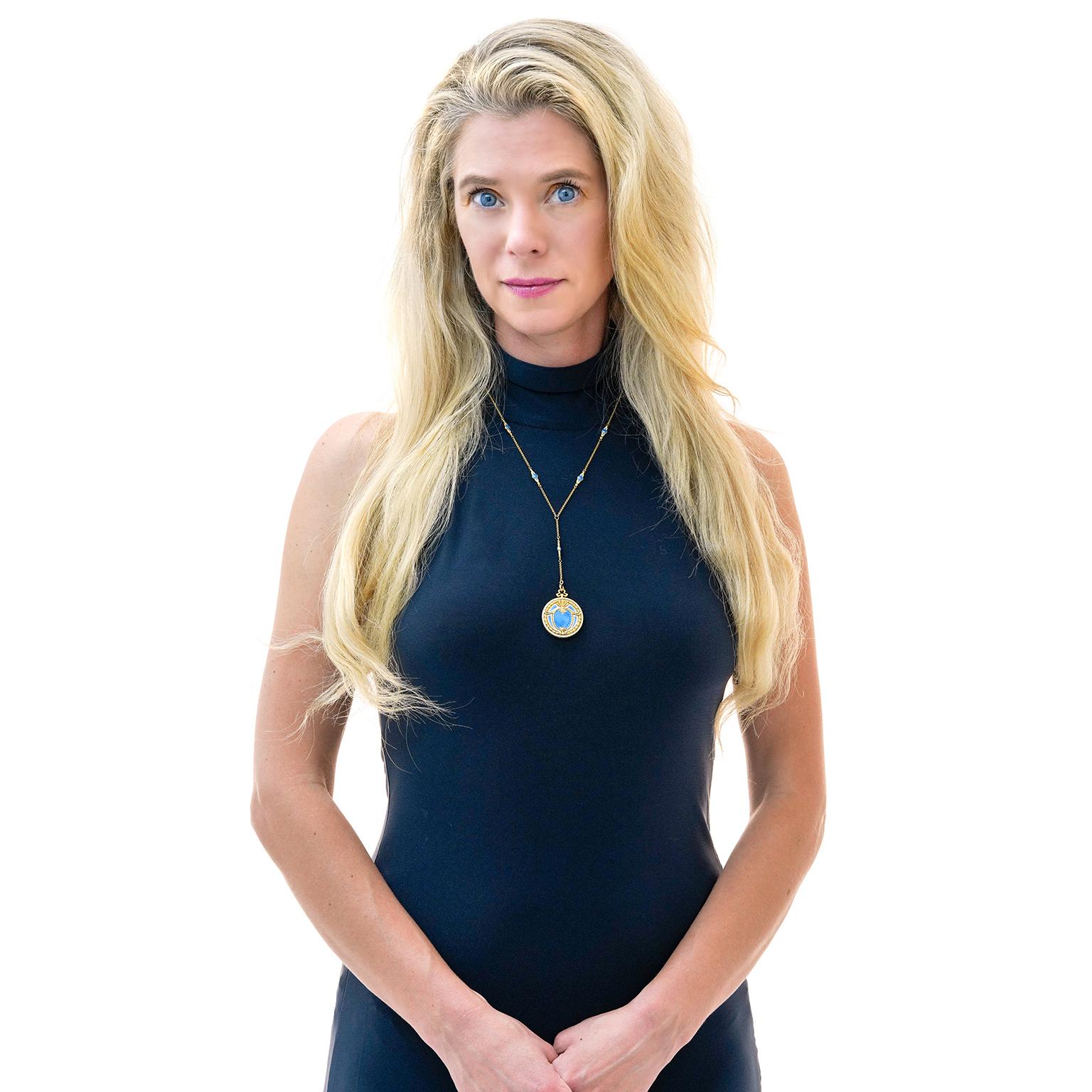 Important collier médaillon ancien en émail Unisexe en vente