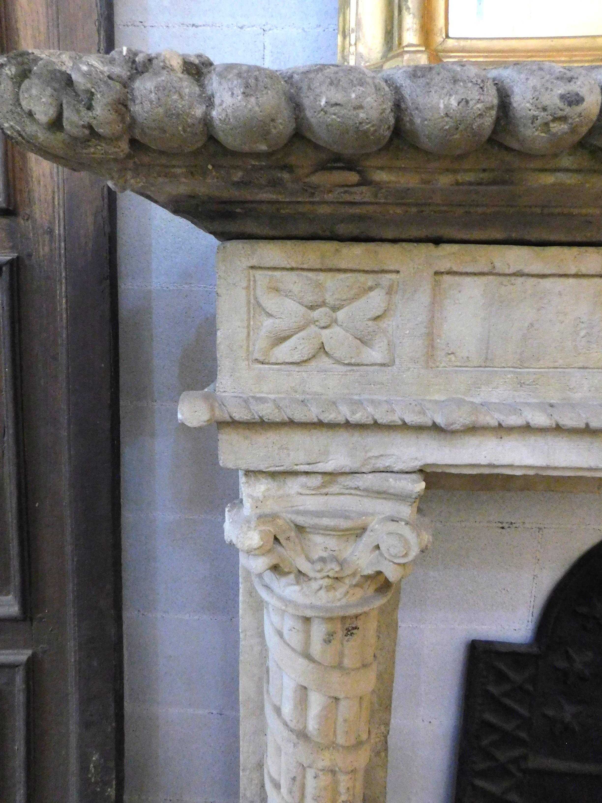 Important Antique Fireplace Mantle in Stone, Hand Carved Columns, '800 Italy In Good Condition For Sale In Cuneo, Italy (CN)