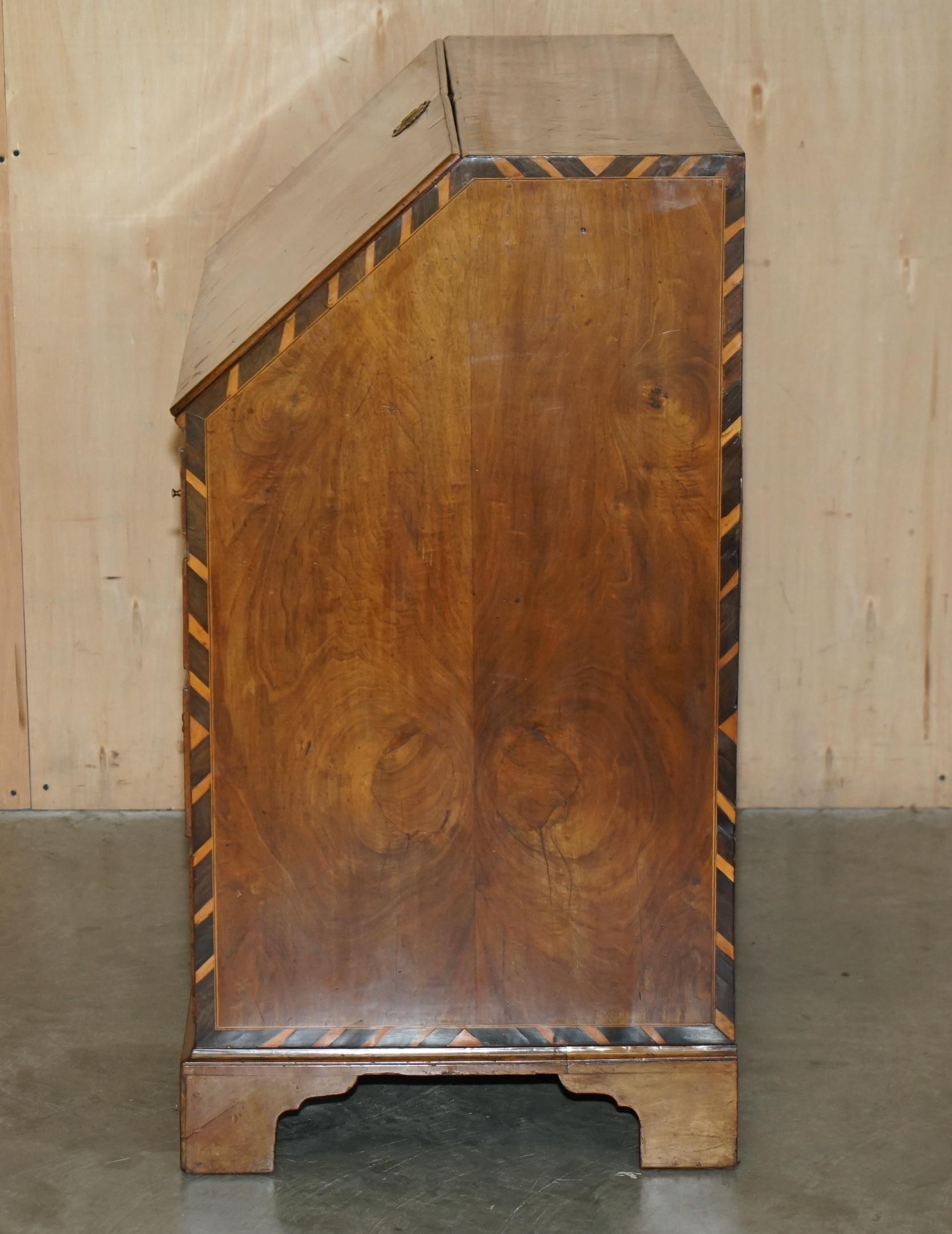 WICHTIGE ANTiQUE GEORGE II 1740 GEFIGURIERTE WALNUSS & HARDWOOD BROWN LEATHER BUREAU im Angebot 3