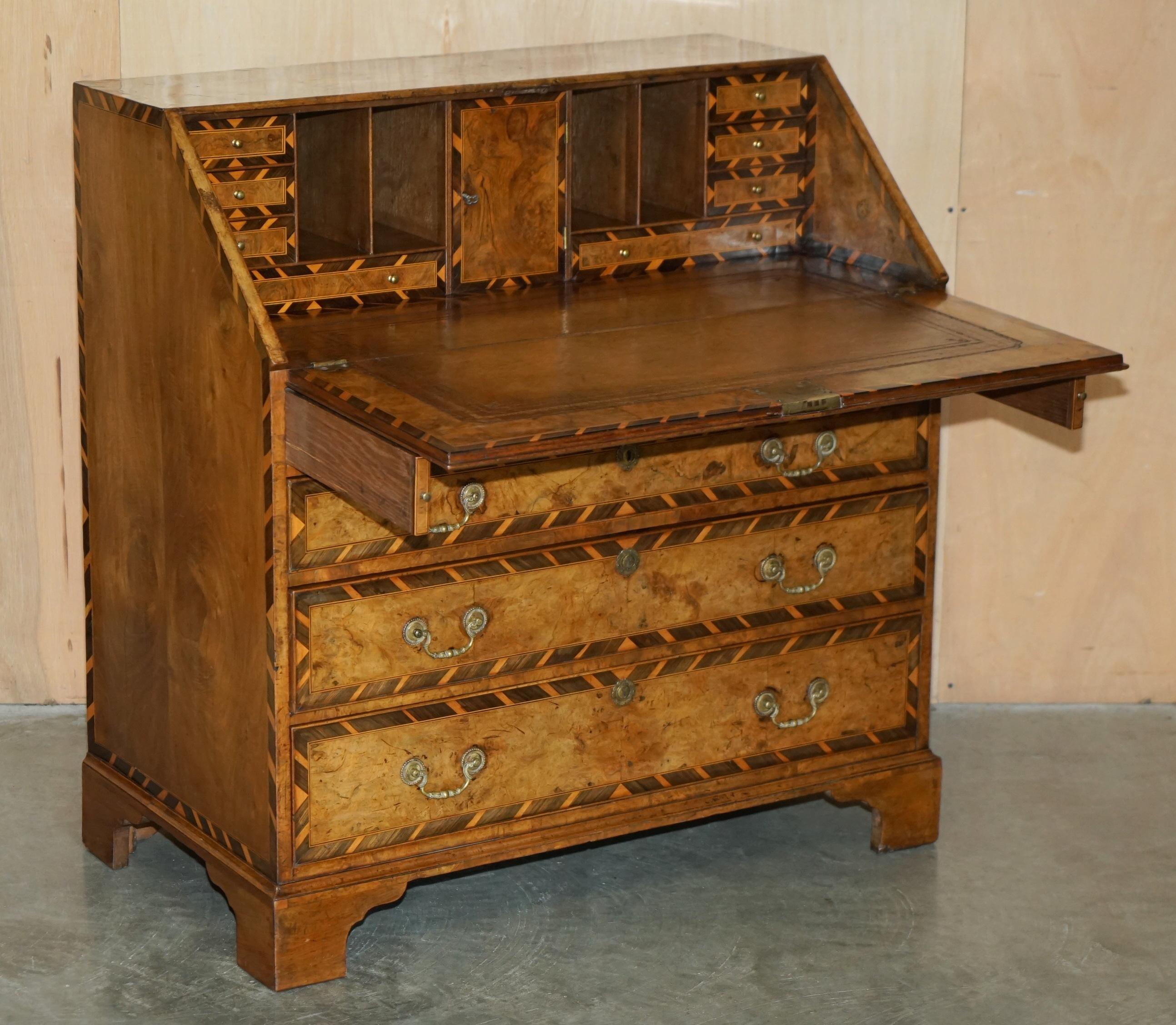 WICHTIGE ANTiQUE GEORGE II 1740 GEFIGURIERTE WALNUSS & HARDWOOD BROWN LEATHER BUREAU im Angebot 4