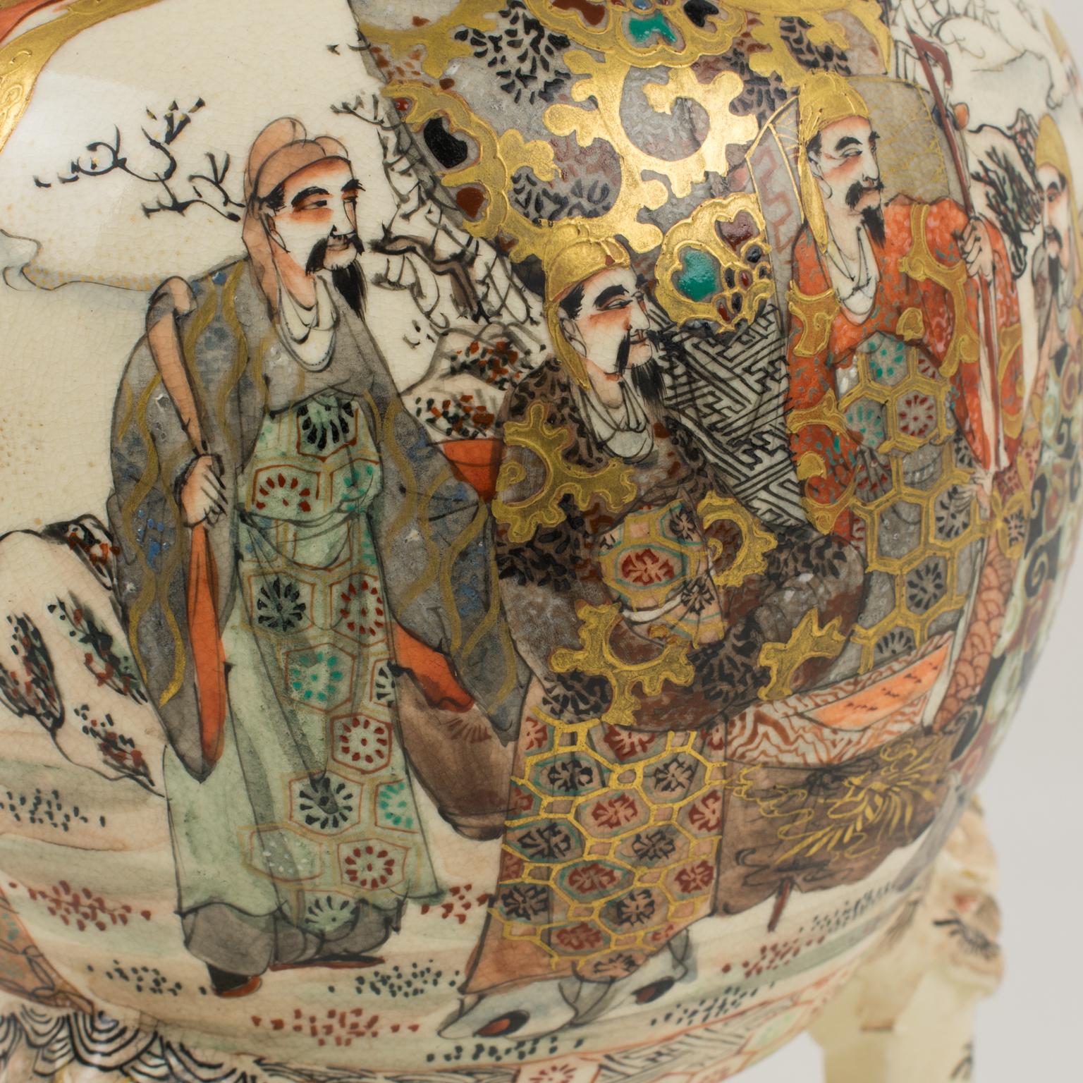Important Antique Japanese Meiji Satsuma Covered Urn Vase with Foo Dog For Sale 5