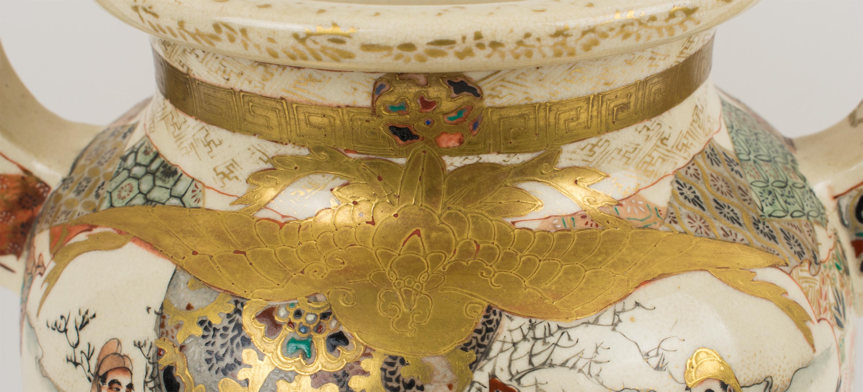 Important Antique Japanese Meiji Satsuma Covered Urn Vase with Foo Dog For Sale 7
