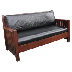 Important Antique L&JG Stickley Settle (Model 214) in Excellent Condition