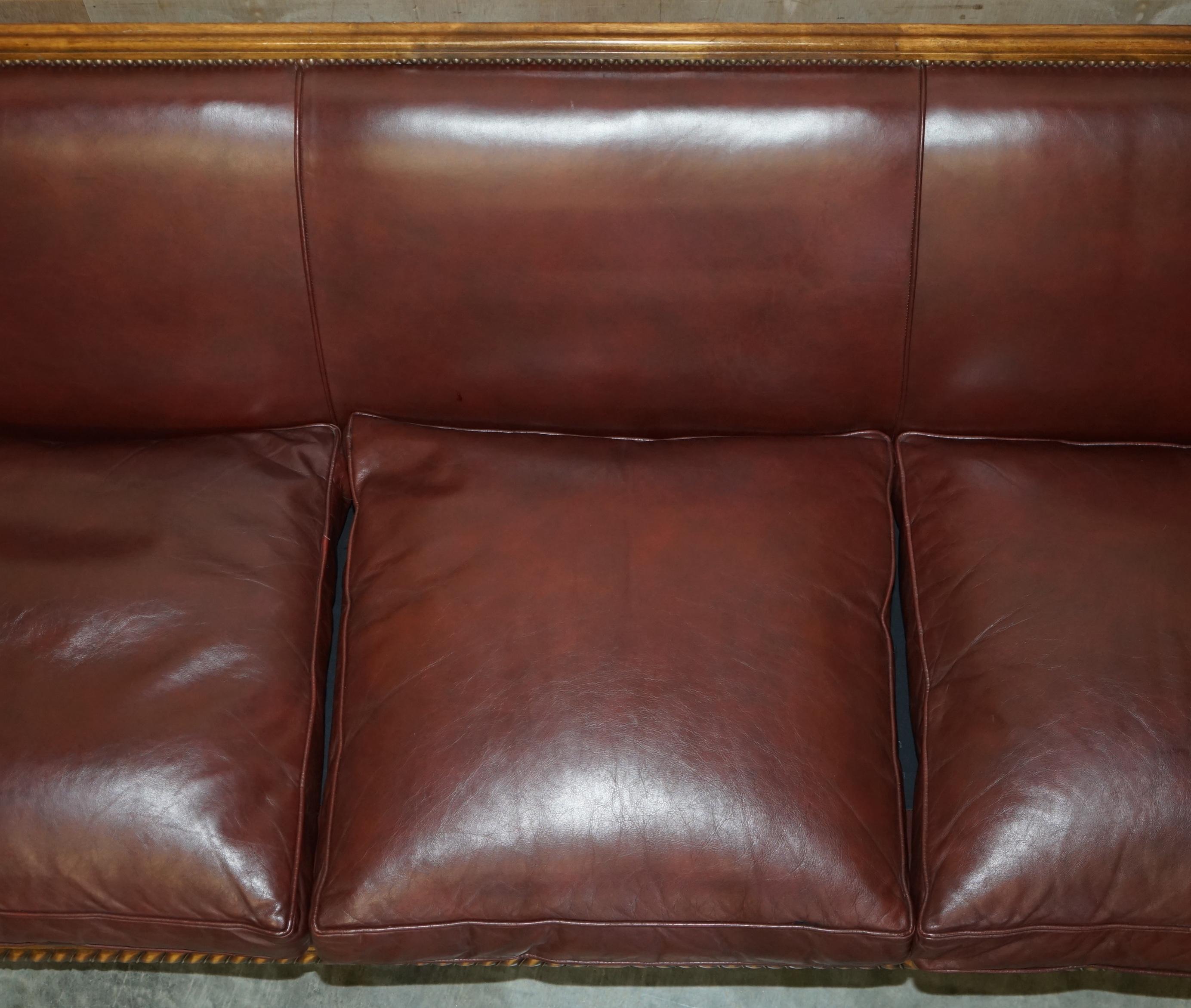 Important Antique Victorian Claw & Ball Feet Brown Leather Walnut Club Sofa For Sale 5