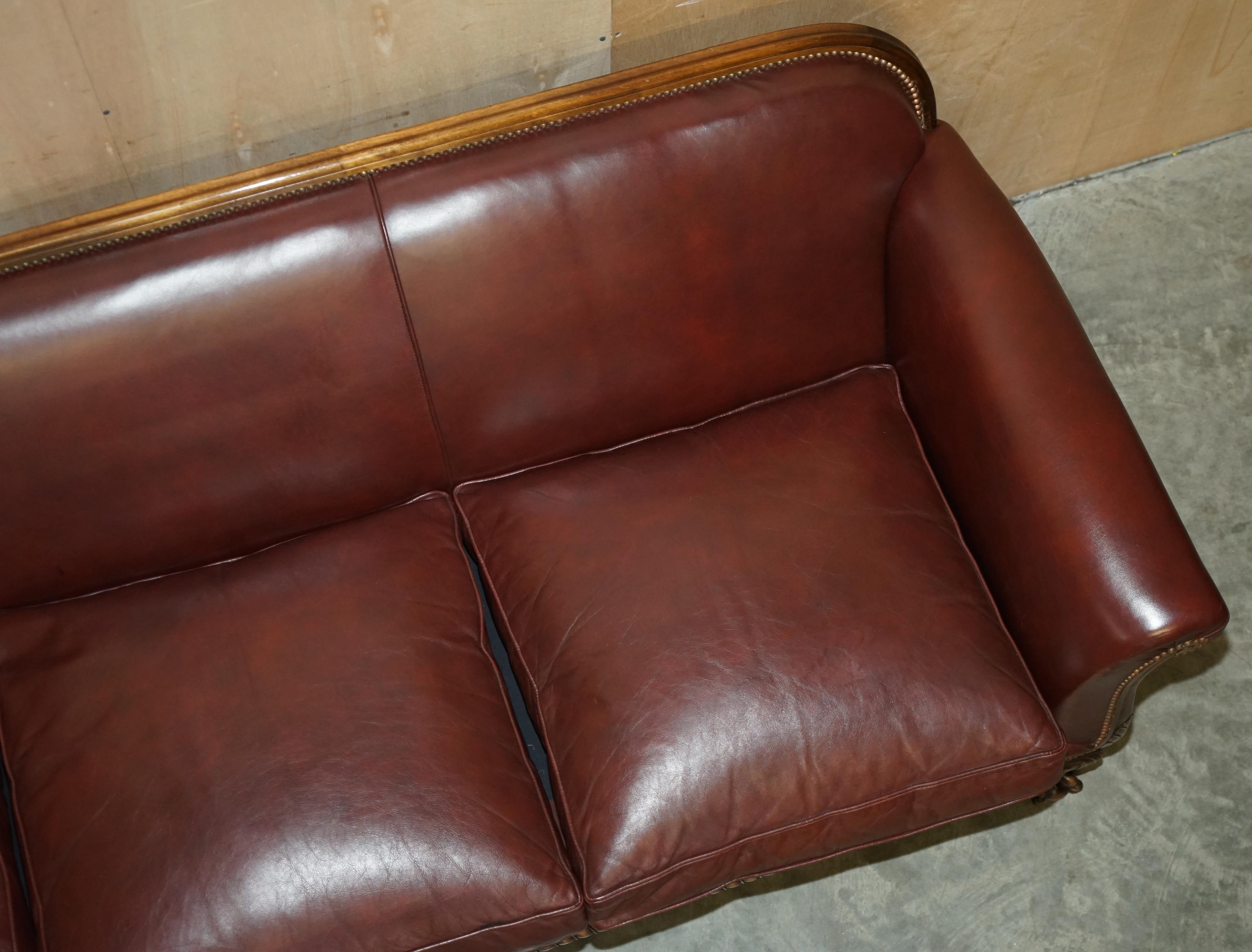 Important Antique Victorian Claw & Ball Feet Brown Leather Walnut Club Sofa For Sale 6