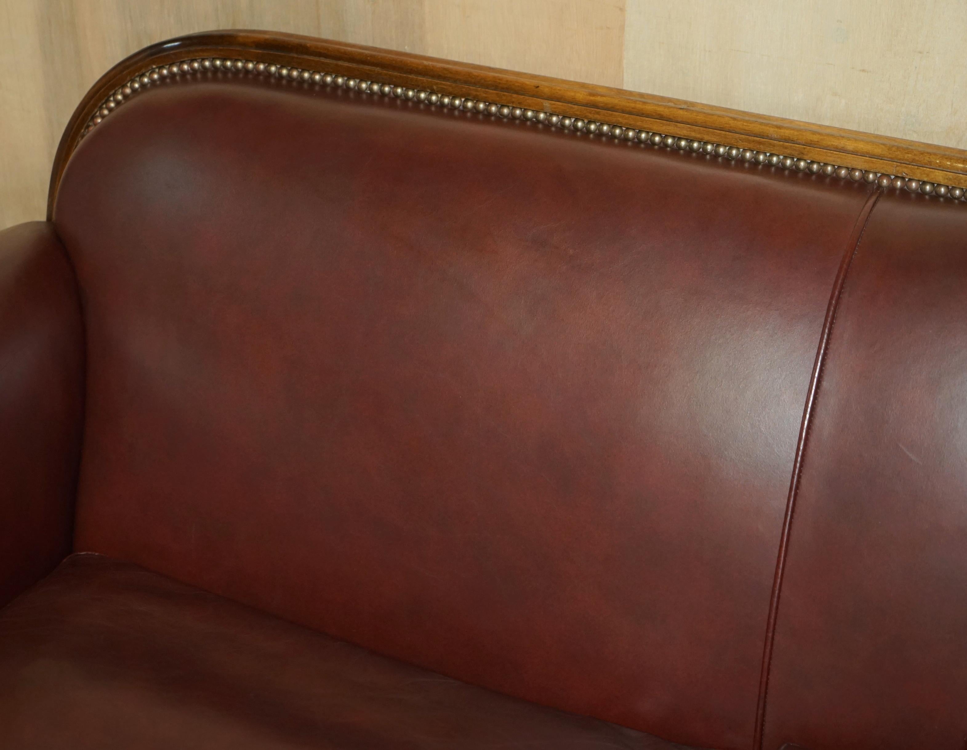 Important Antique Victorian Claw & Ball Feet Brown Leather Walnut Club Sofa For Sale 8