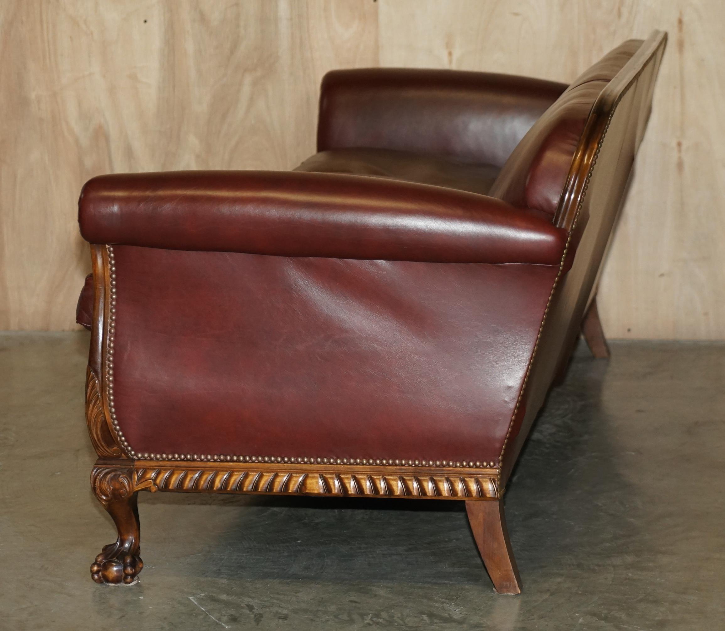 Important Antique Victorian Claw & Ball Feet Brown Leather Walnut Club Sofa For Sale 12