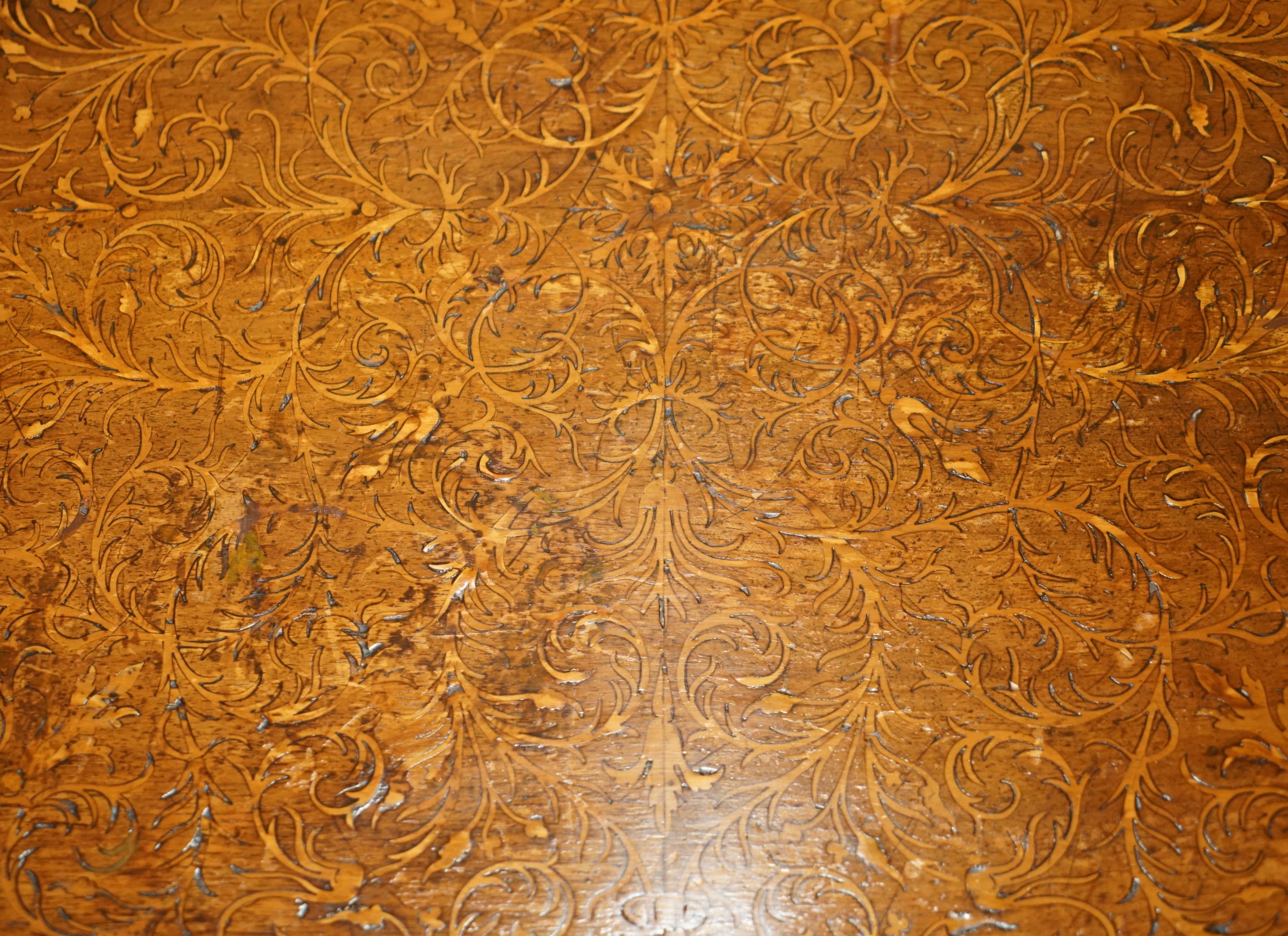 IMPORTANT ANTiQUE WILLIAM & MARY FULLY RESTORED SEAWEED MARQUETRY OVAL TABLE For Sale 1